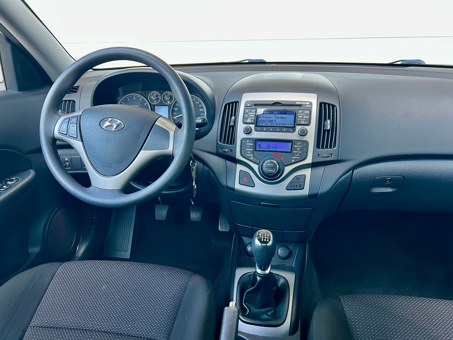 HYUNDAI i30 1,6 Comfort-image-8