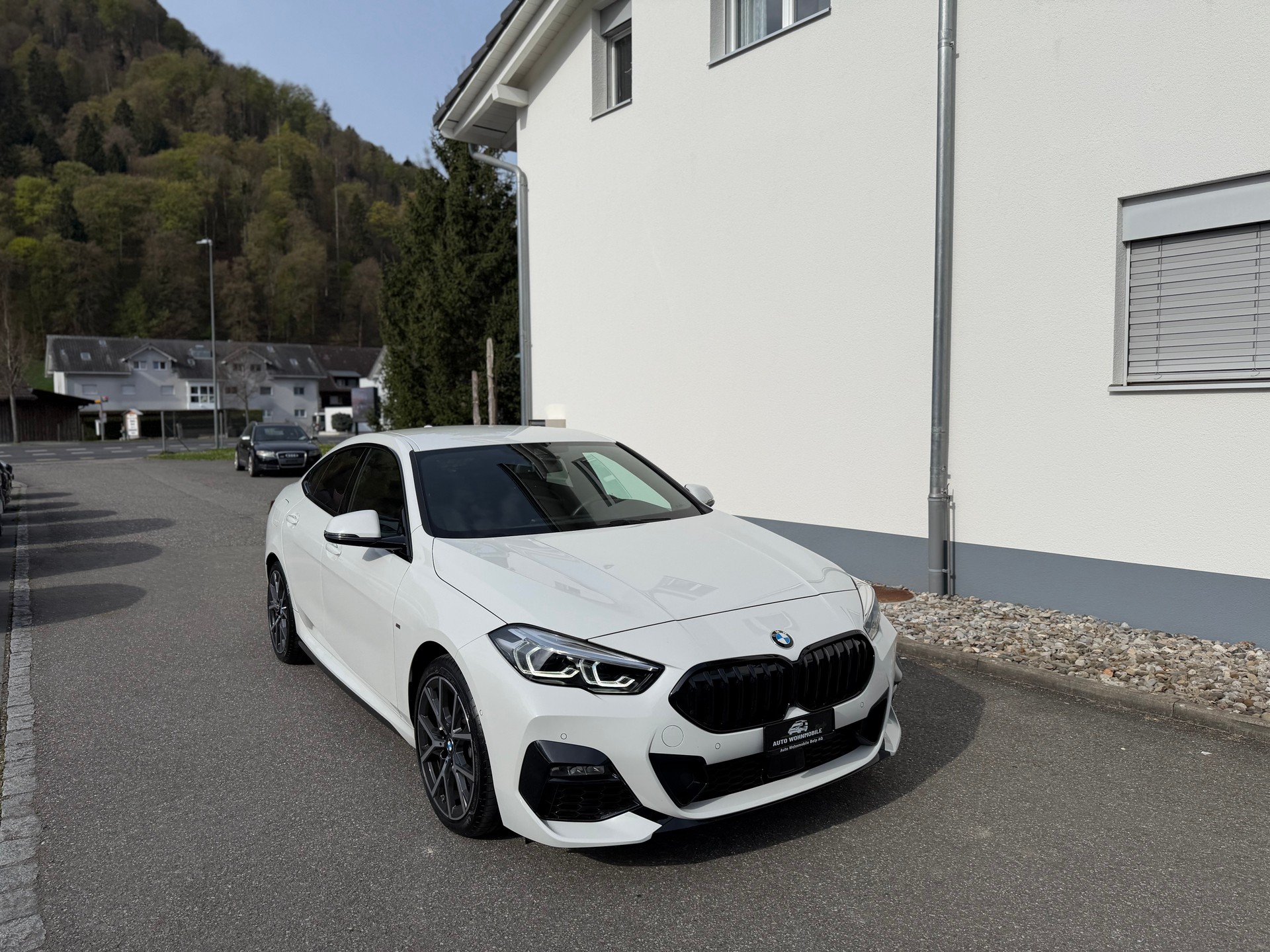 BMW 218i Gran Coupé M Sport Steptronic-showroom-element-1