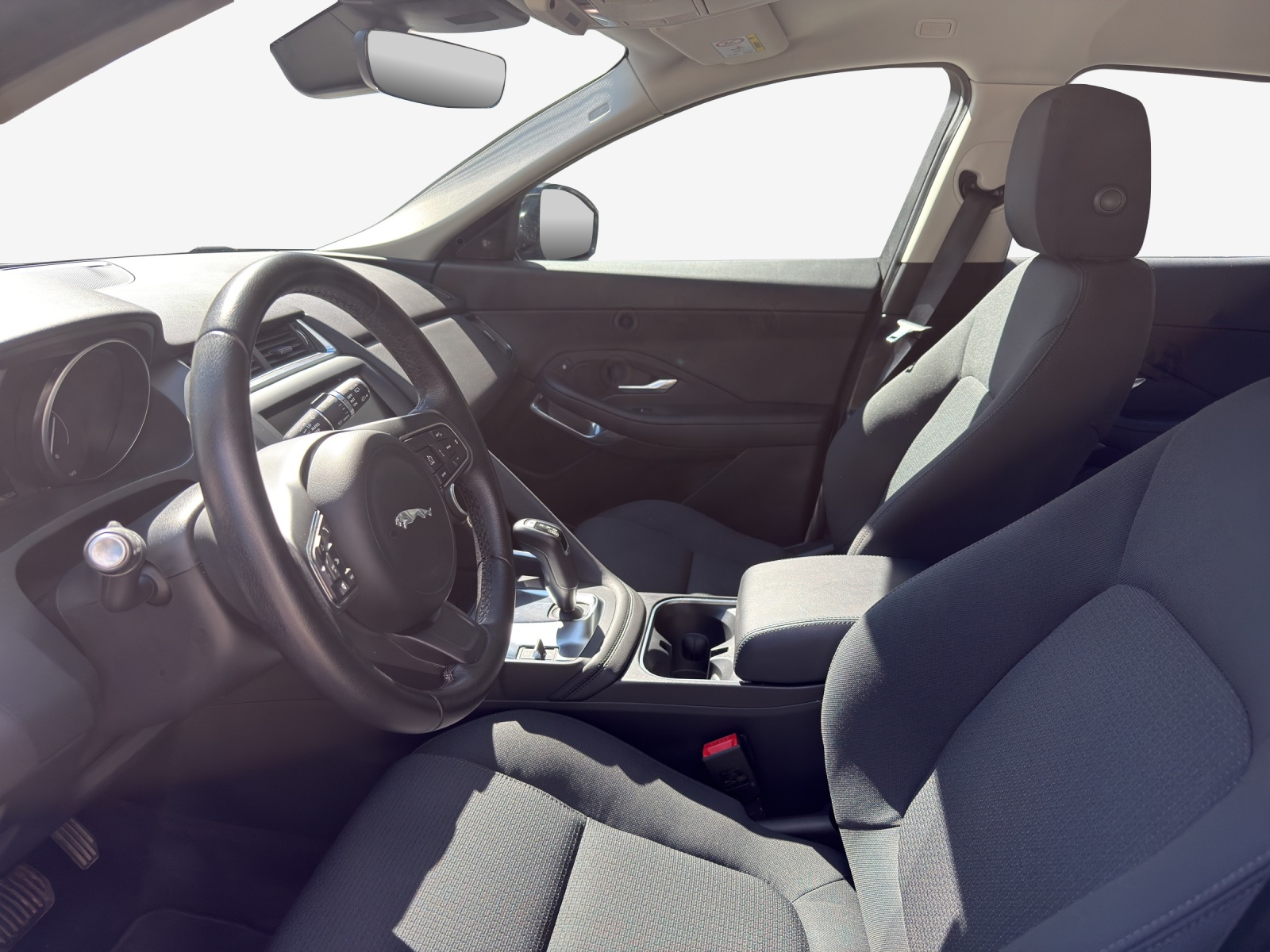 JAGUAR E-Pace 2.0d D150 HSE AWD Automatik-image-7