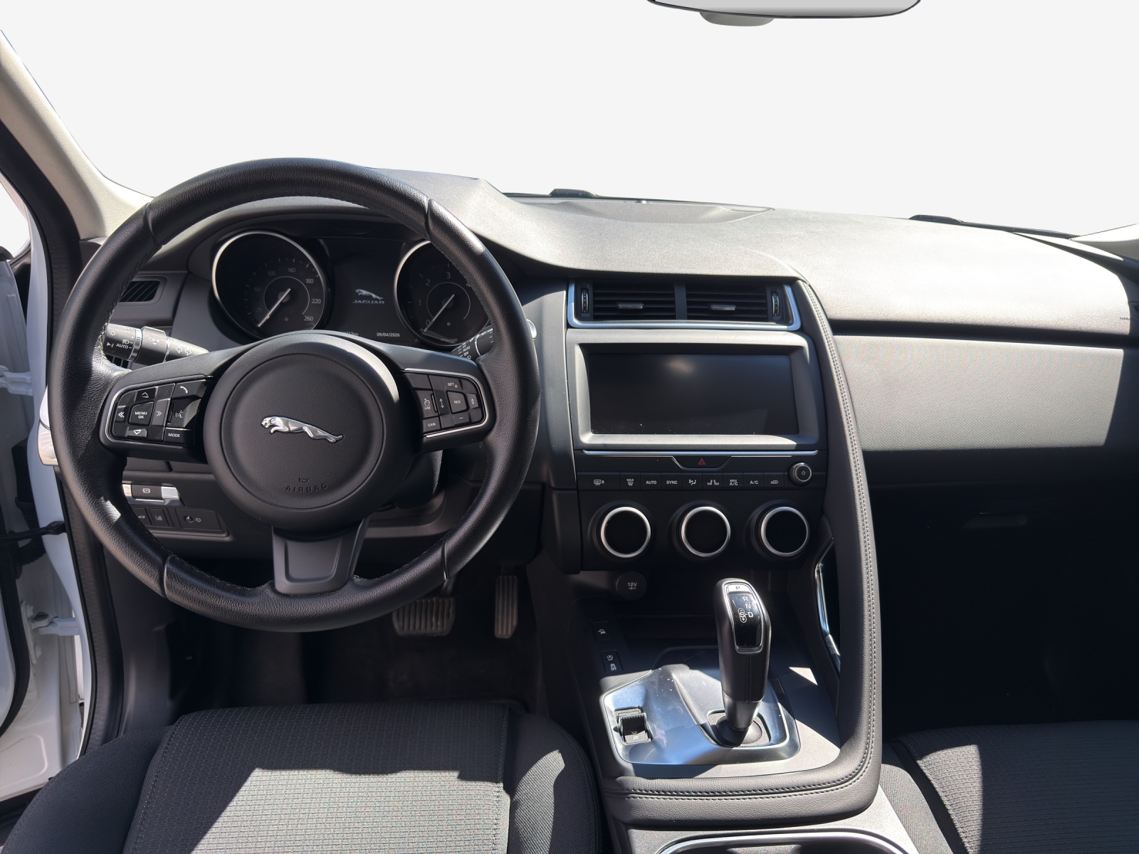 JAGUAR E-Pace 2.0d D150 HSE AWD Automatik-image-8