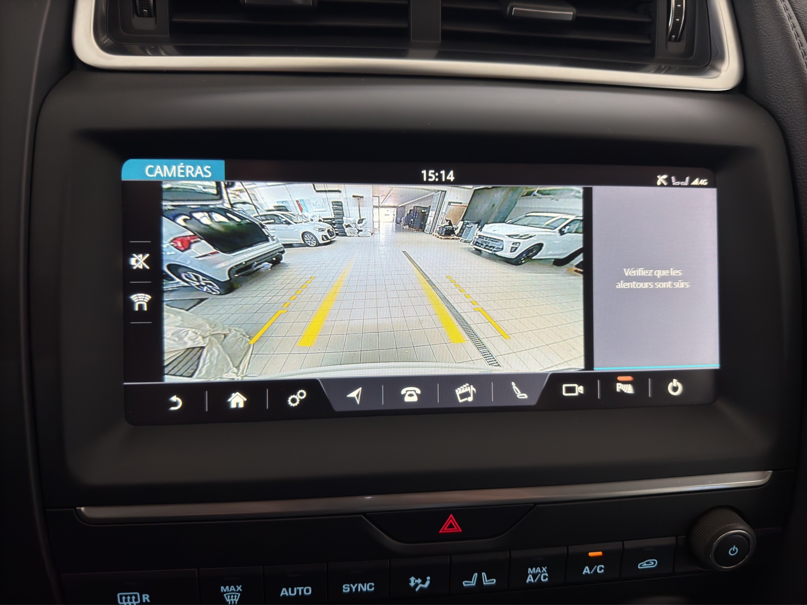 JAGUAR E-Pace 2.0d D150 HSE AWD Automatik-image-15