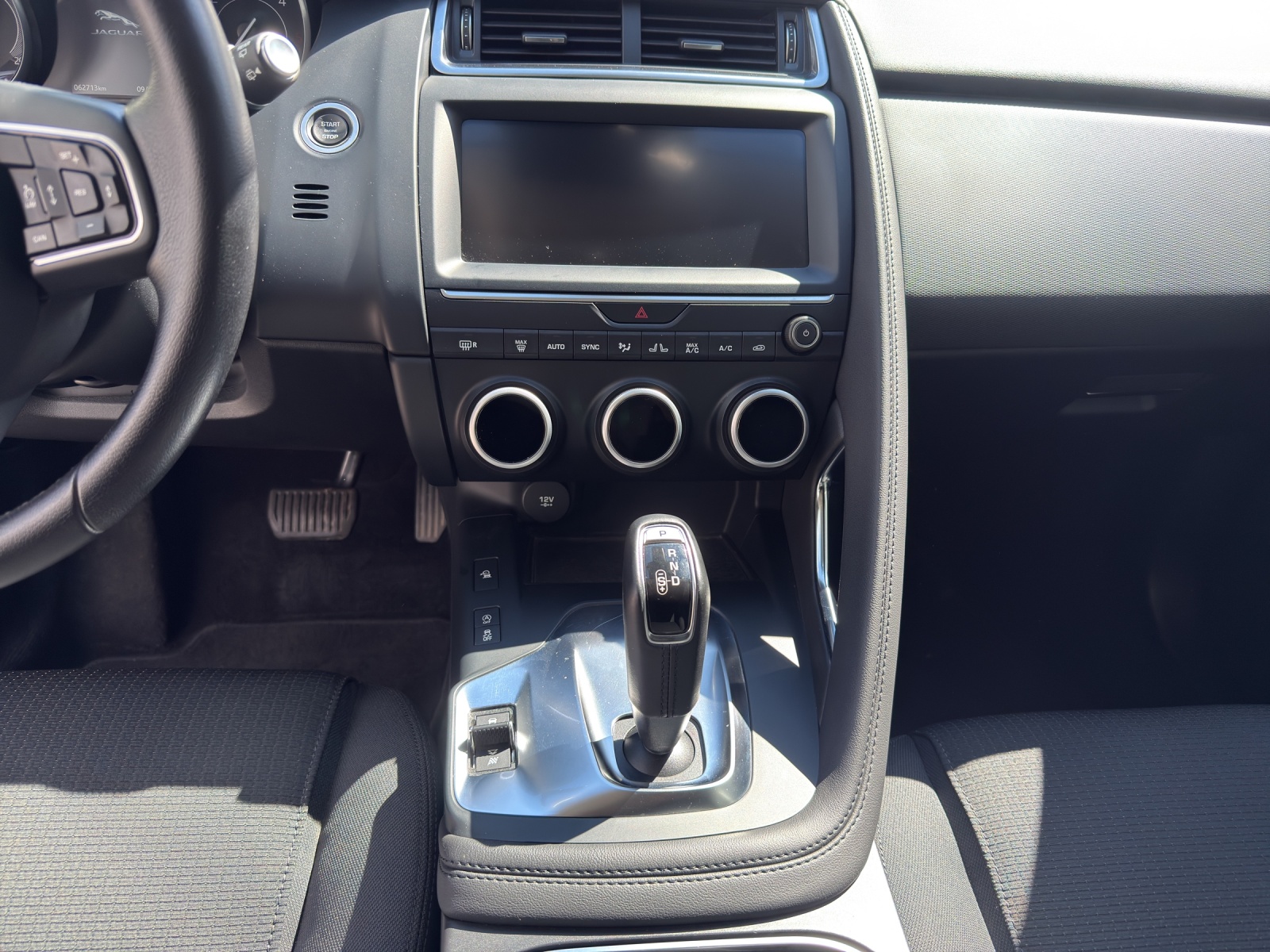 JAGUAR E-Pace 2.0d D150 HSE AWD Automatik-image-10
