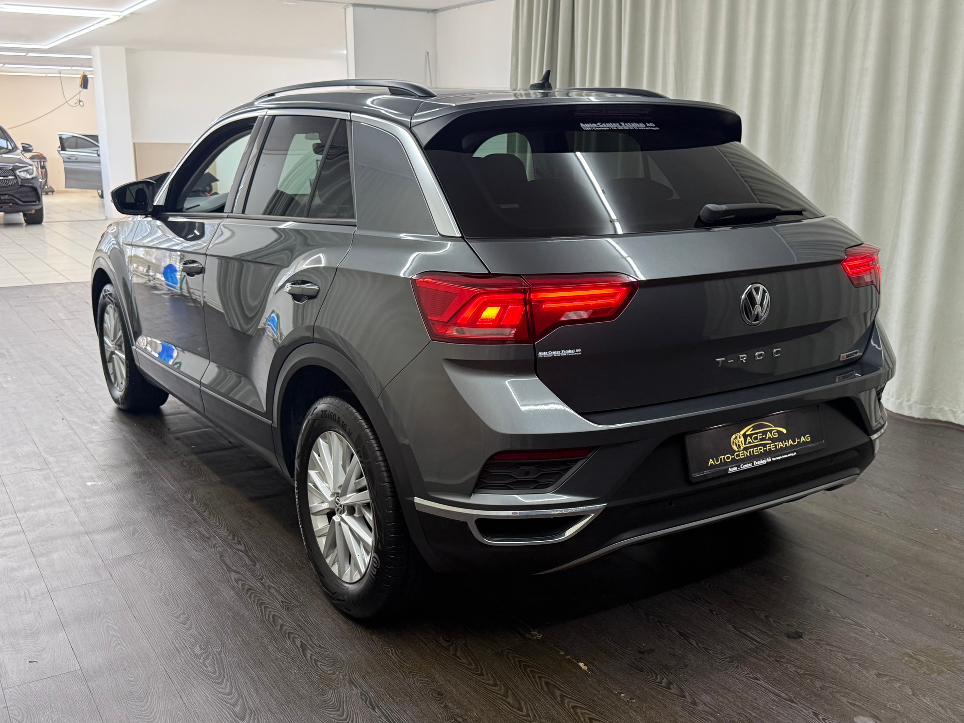 VW T-Roc 1.5 TSI EVO Advance DSG 4Motion-image-5