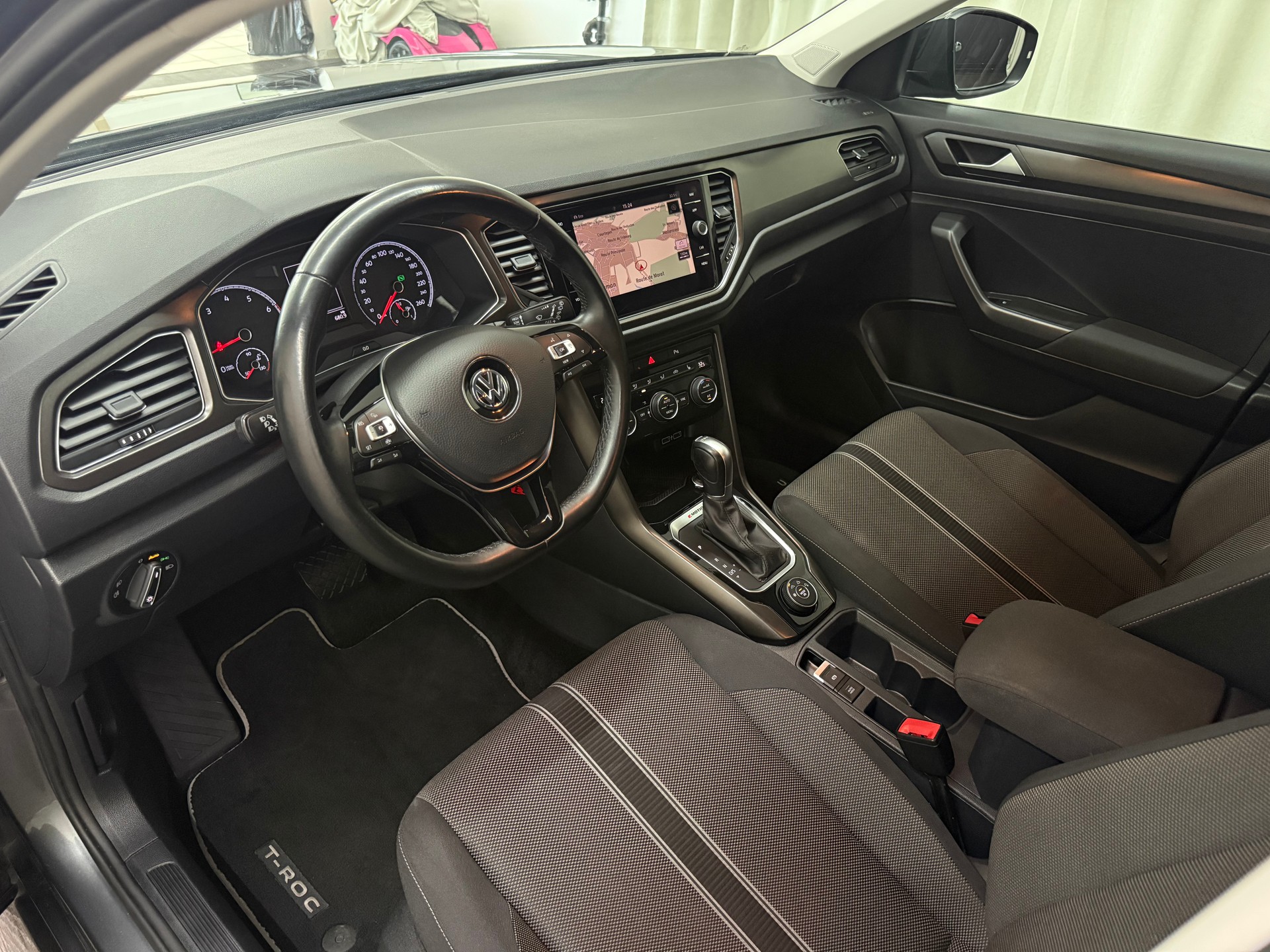 VW T-Roc 1.5 TSI EVO Advance DSG 4Motion-image-6