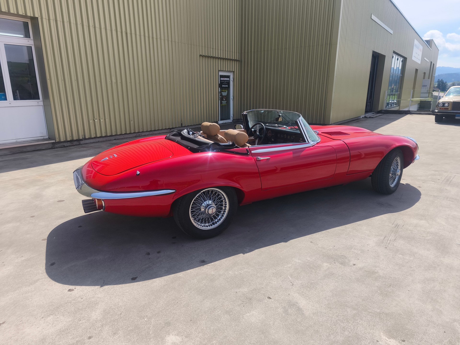 JAGUAR E V12-image-2