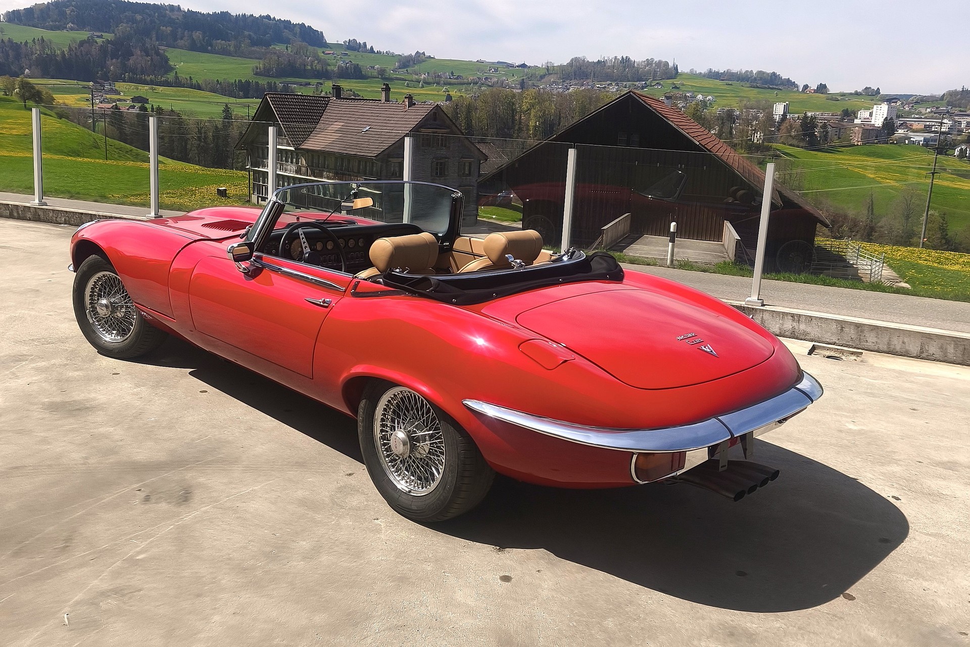 JAGUAR E V12-image-1