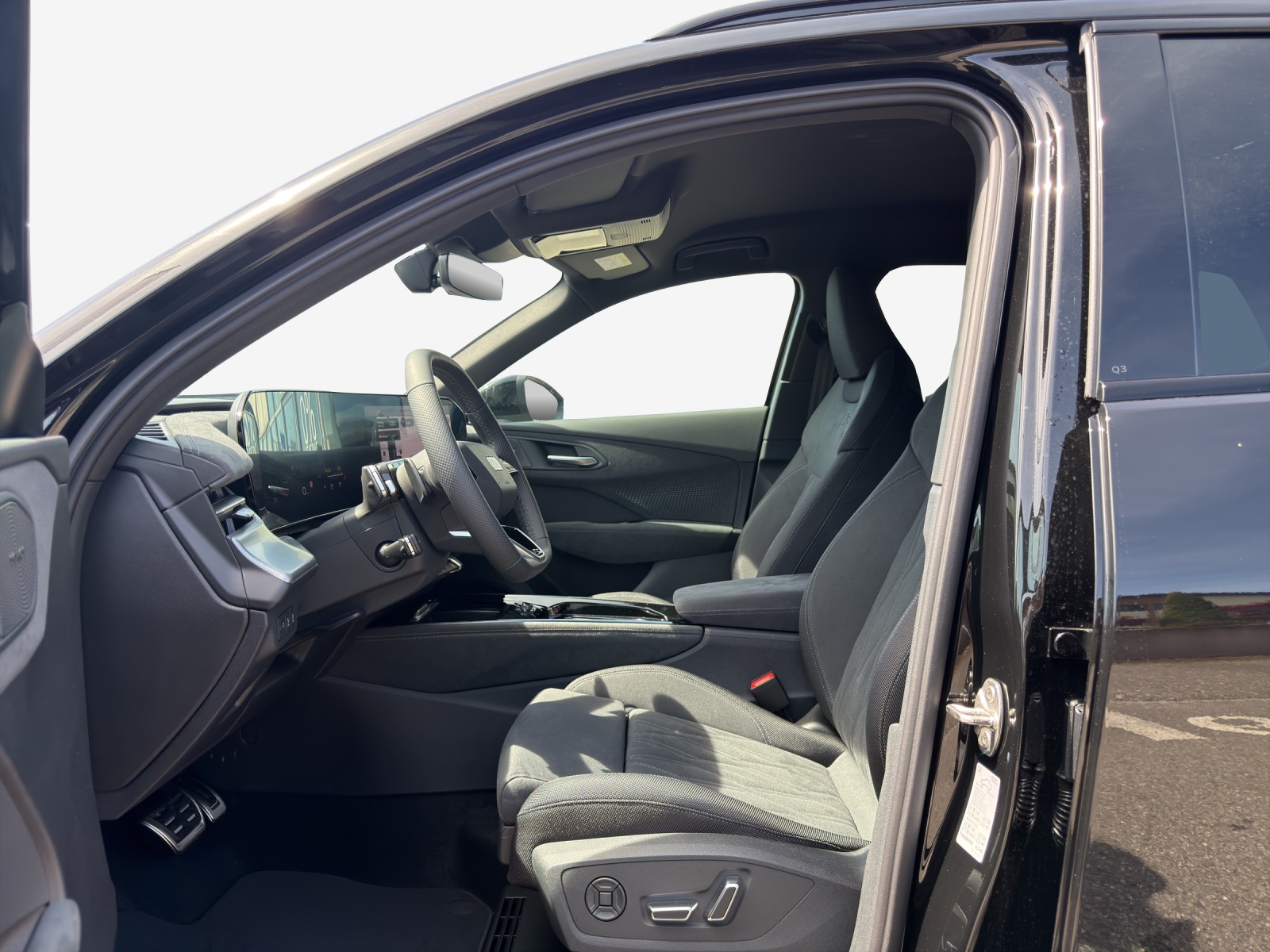 AUDI Q3 SUV 110 kW TFSI S tronic-image-7