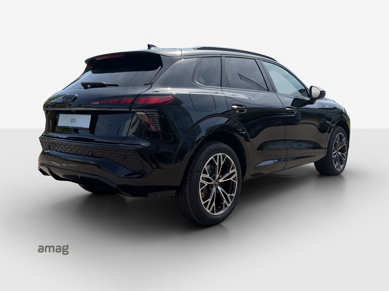 AUDI Q3 SUV 110 kW TFSI S tronic-image-4