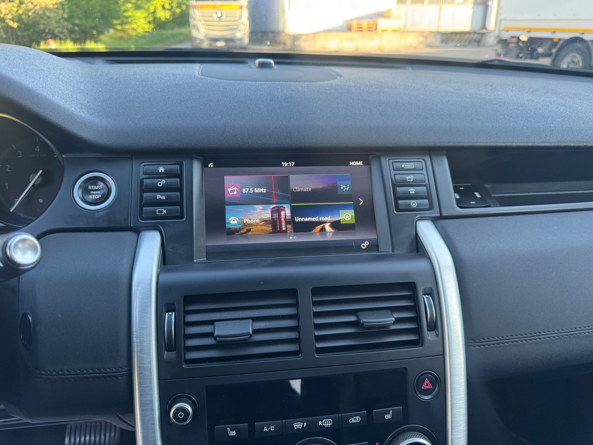 LAND ROVER Discovery Sport 2.0 Si4 Pure AT9-image-24