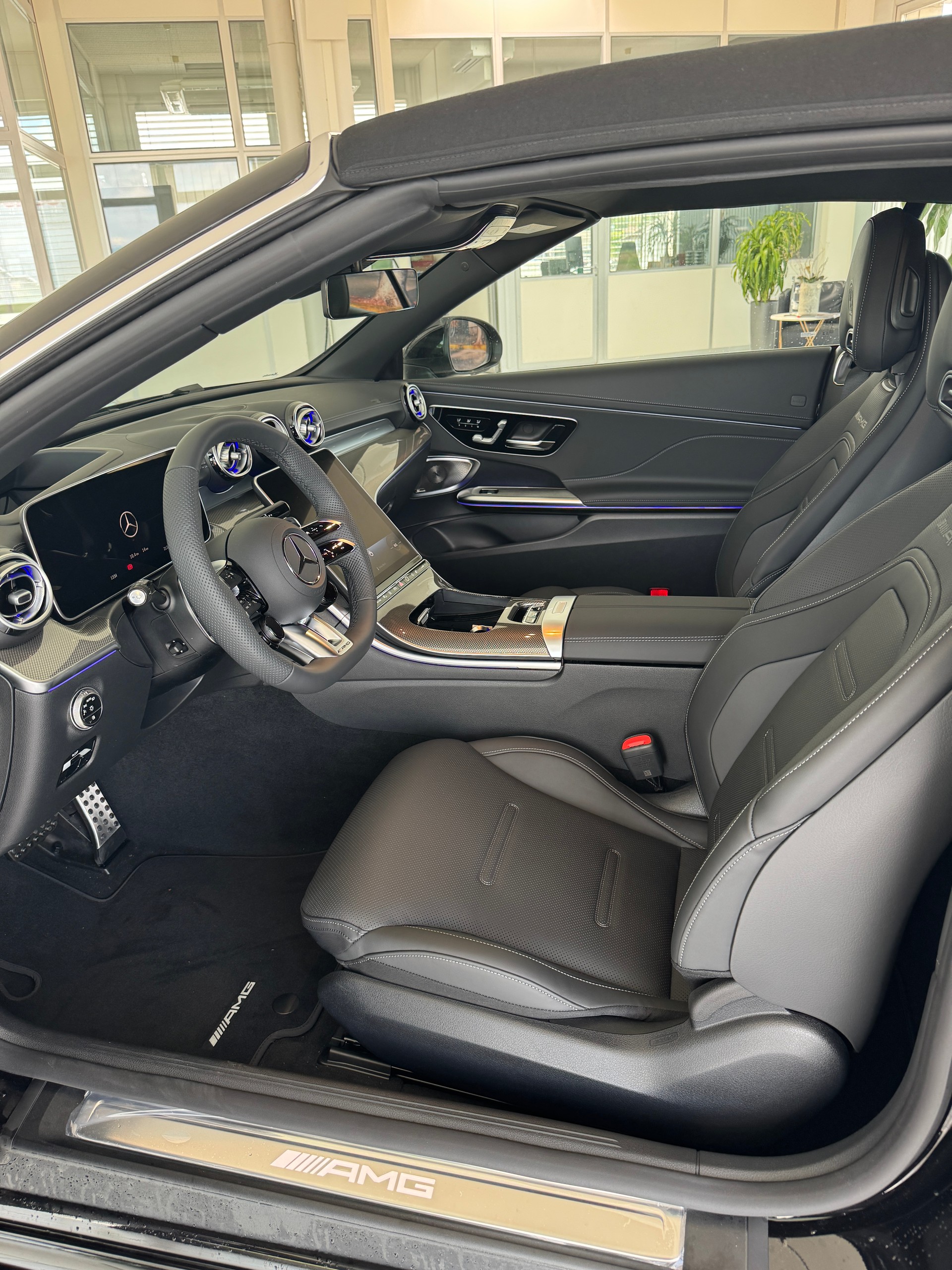 MERCEDES-BENZ AMG CLE 53 Cabrio 4Matic+-image-5