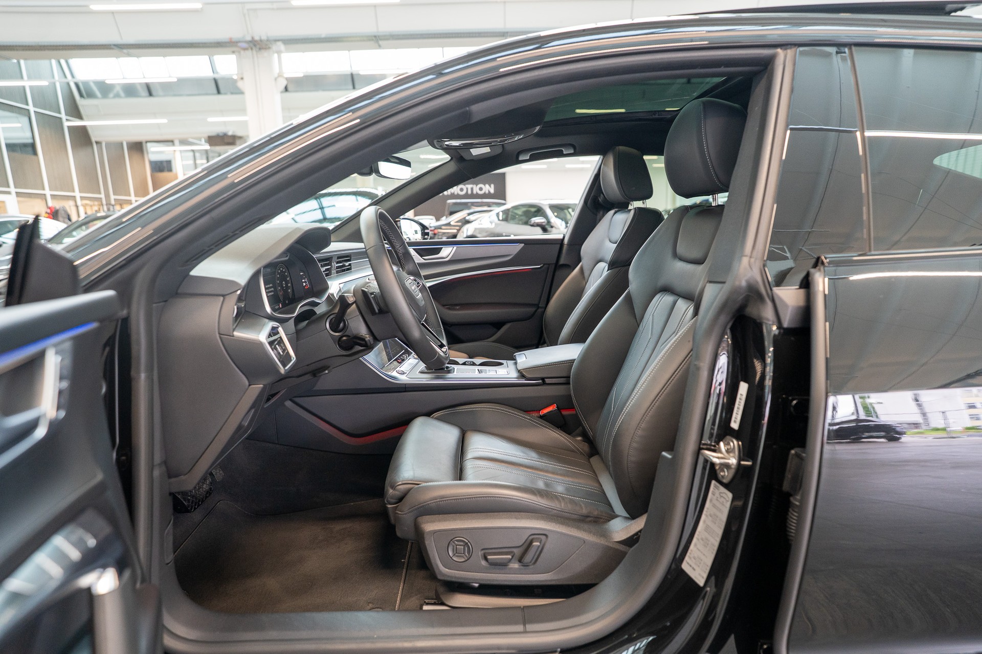 AUDI A7 Sportback 3.0 50 TDI quattro T-Tronic / Rückfahrkamera / Glasdach / Ambientebeleuchtung-image-7