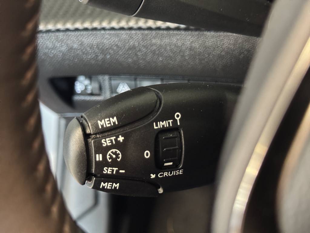 PEUGEOT 208 1.2 PureTech Active Pack-image-12