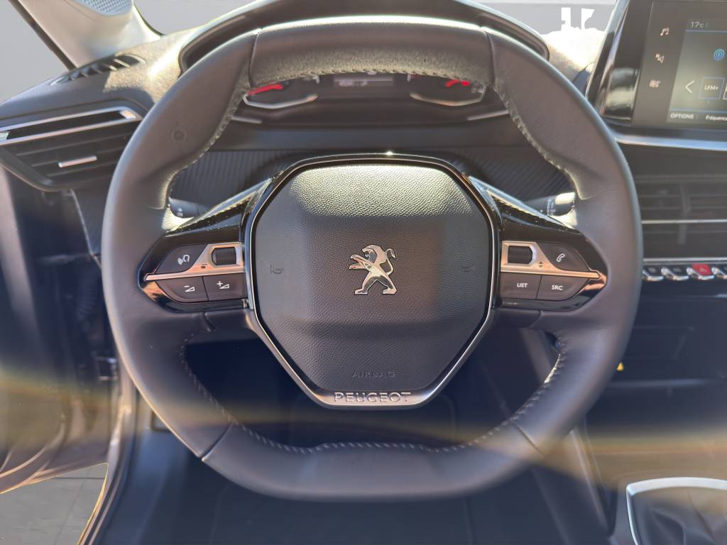 PEUGEOT 208 1.2 PureTech Active Pack-image-14