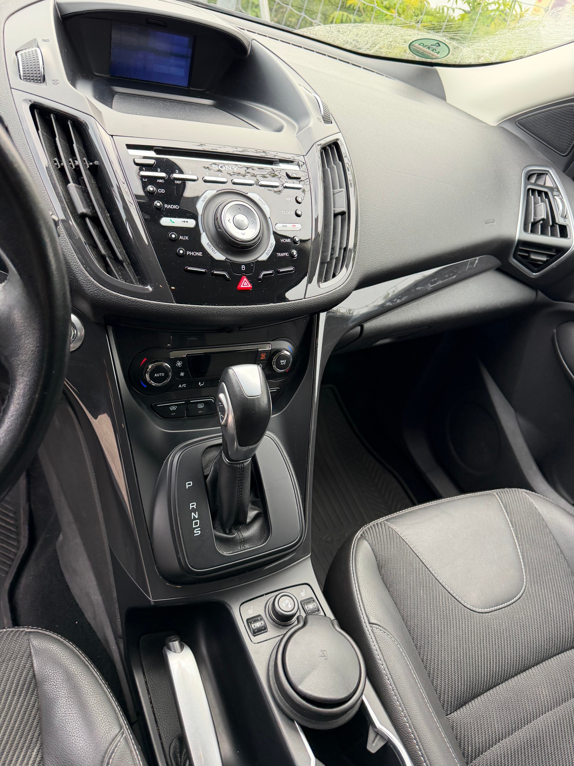 FORD Kuga 2.0 TDCi Titanium 4WD PowerShift-image-3