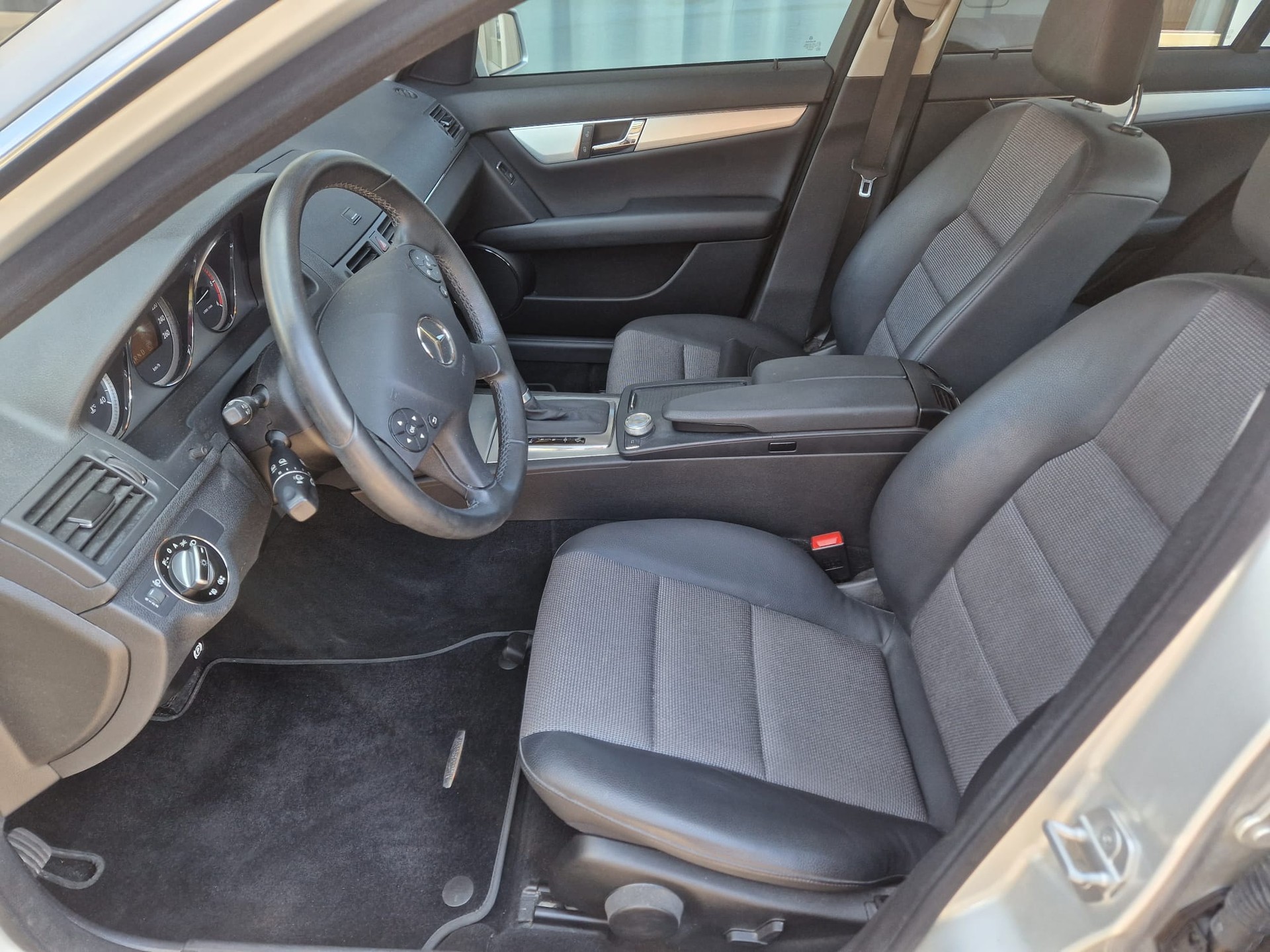 MERCEDES-BENZ C 250 CDI BlueEfficiency Automatic-image-8