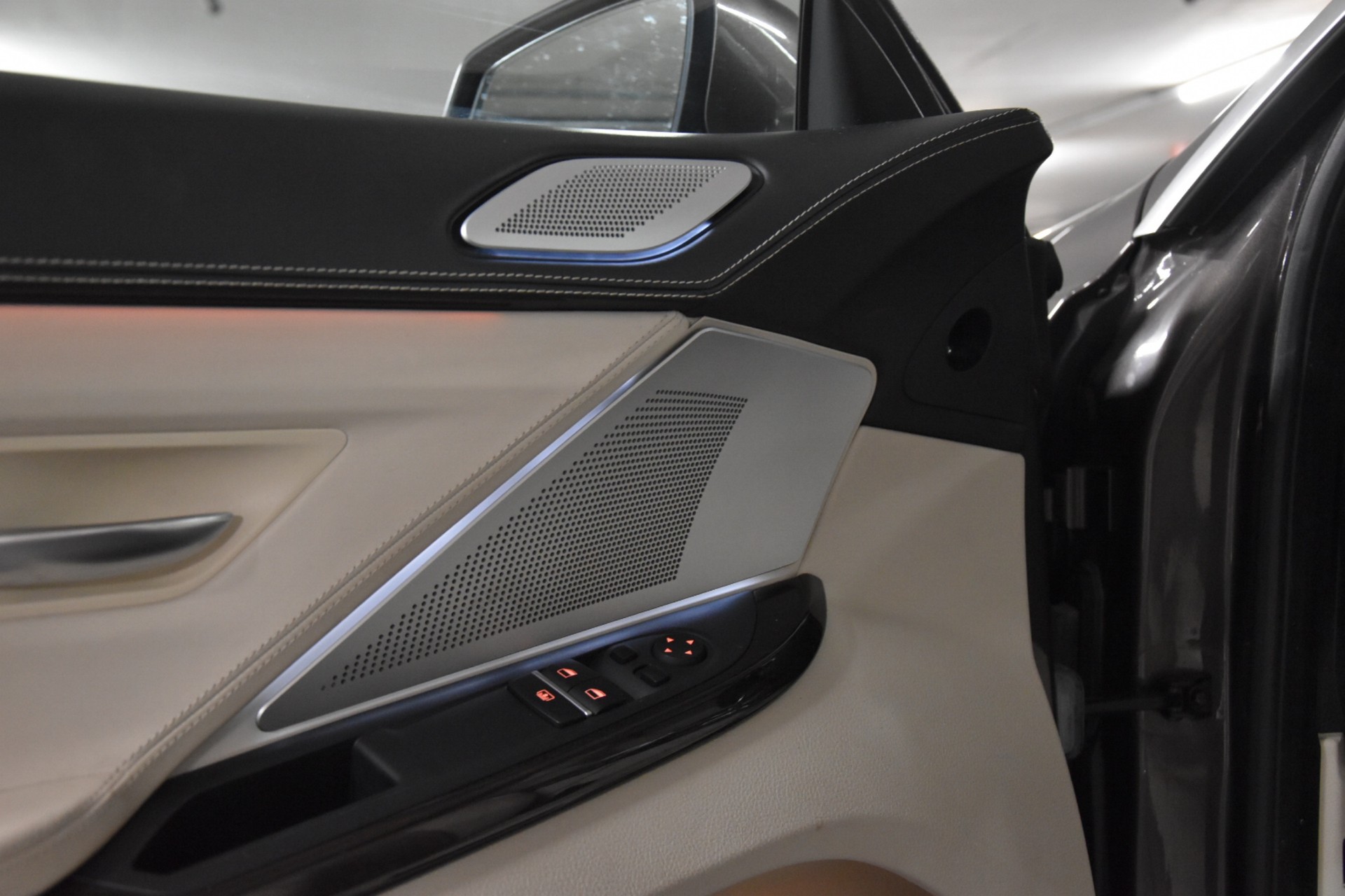 BMW 650i Coupé xDrive INDIVIDUAL-image-21