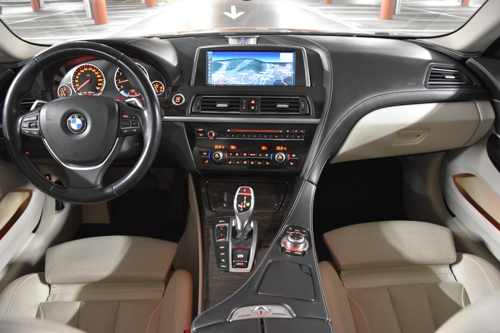 BMW 650i Coupé xDrive INDIVIDUAL-image-10