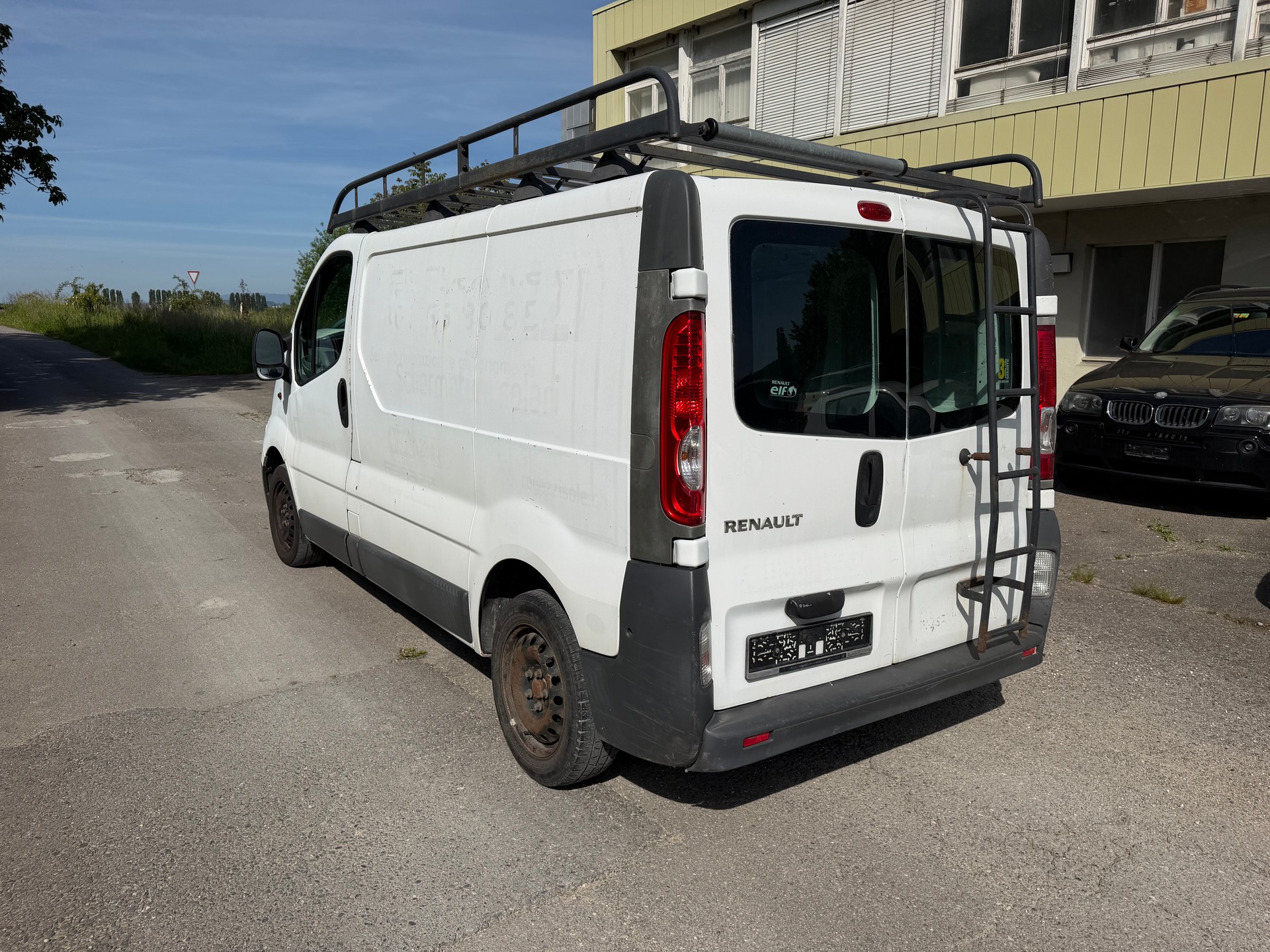 RENAULT Trafic 2.0 dCi 90 2.7t L1H1-image-2