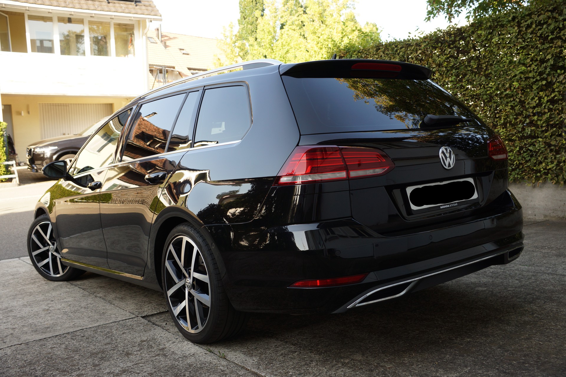 VW Golf Variant 1.5 TSI Highline DSG-image-2