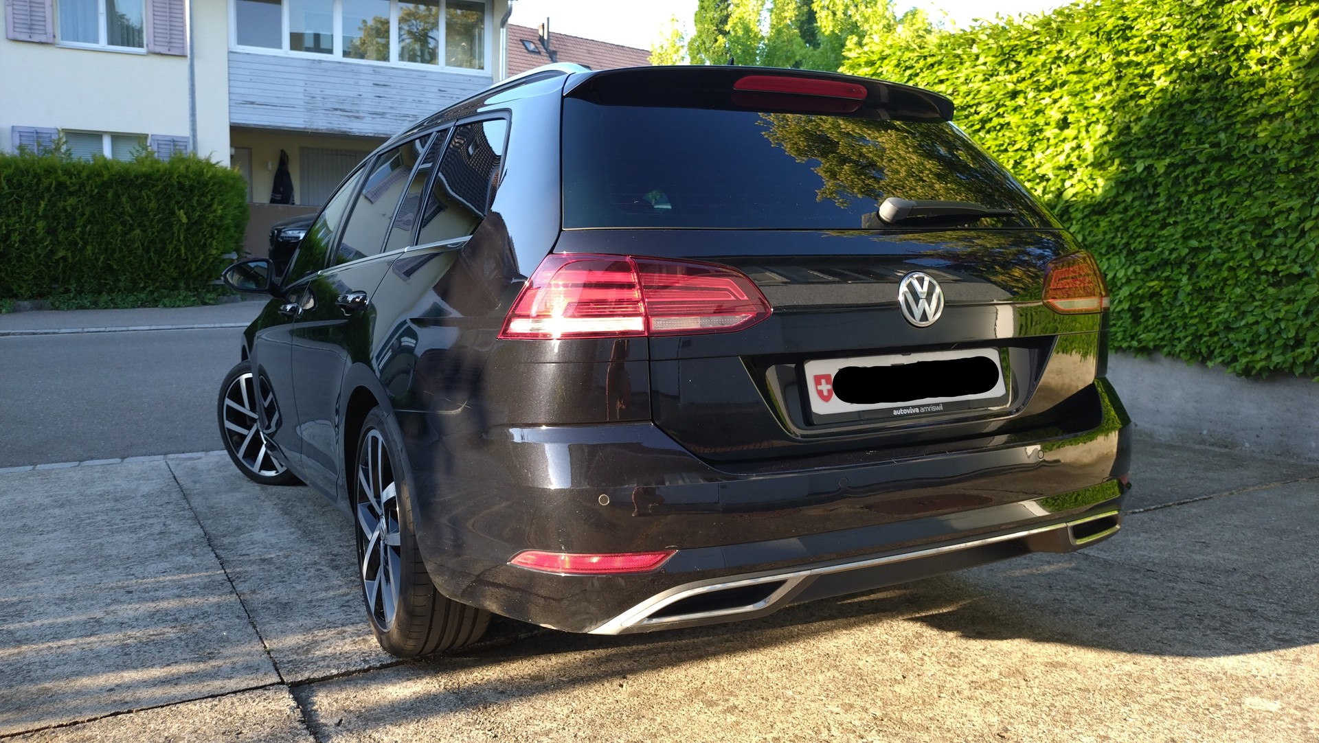 VW Golf Variant 1.5 TSI Highline DSG-image-1