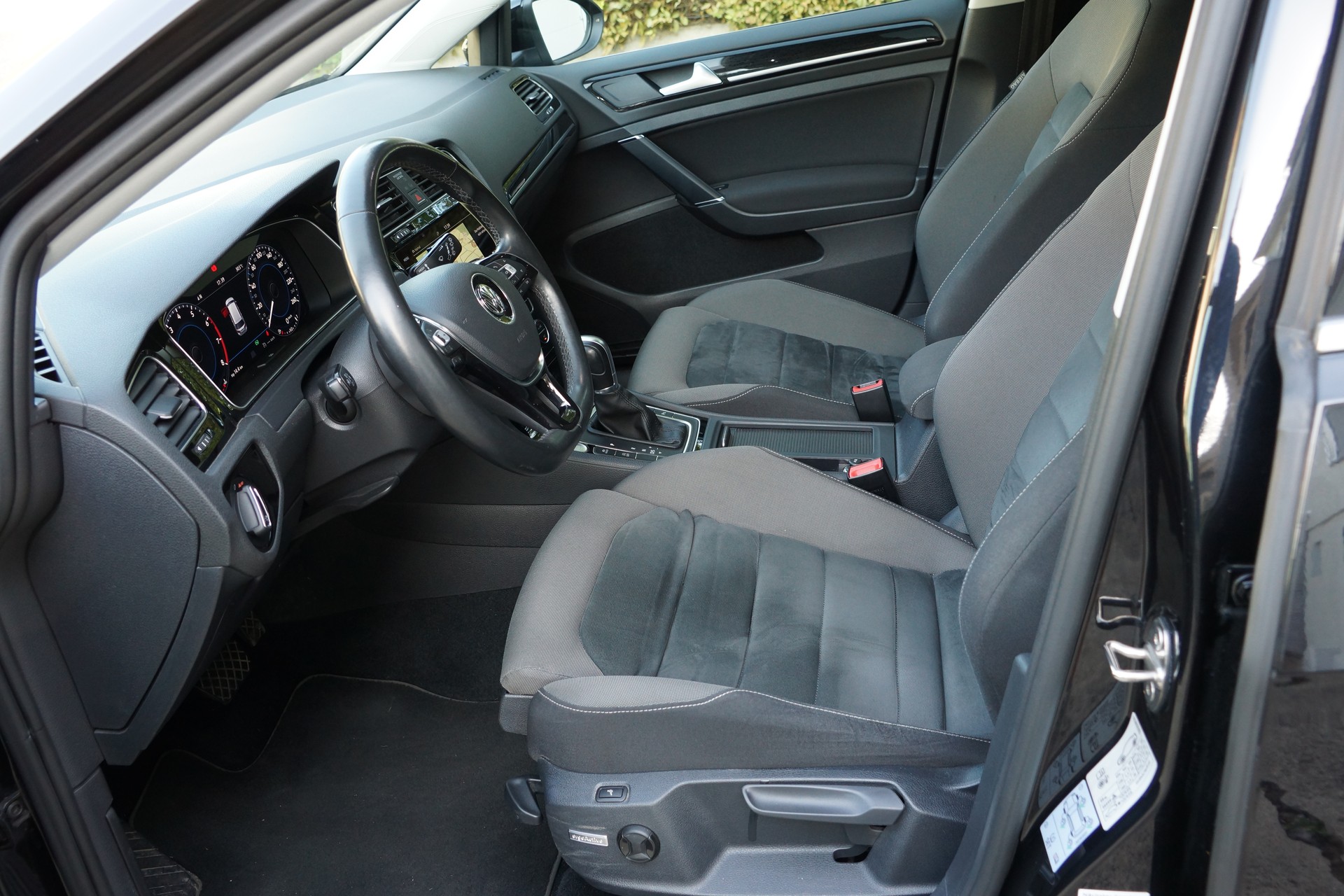VW Golf Variant 1.5 TSI Highline DSG-image-3