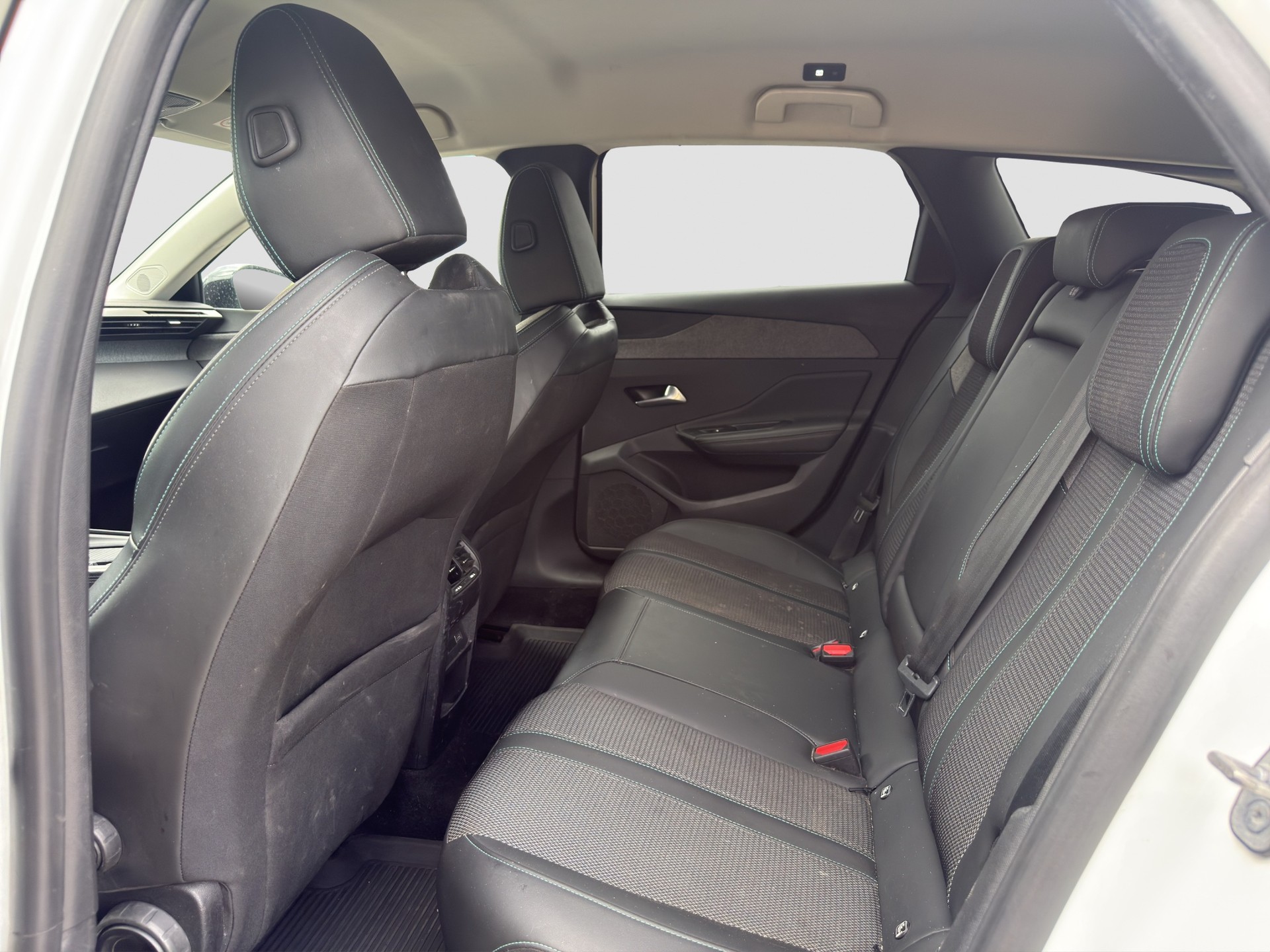 PEUGEOT 308 SW 1.5 BlueHDI Allure Pack EAT8 ** Ab MFK und Service ** CH Auto ** 1. Hand **-image-10