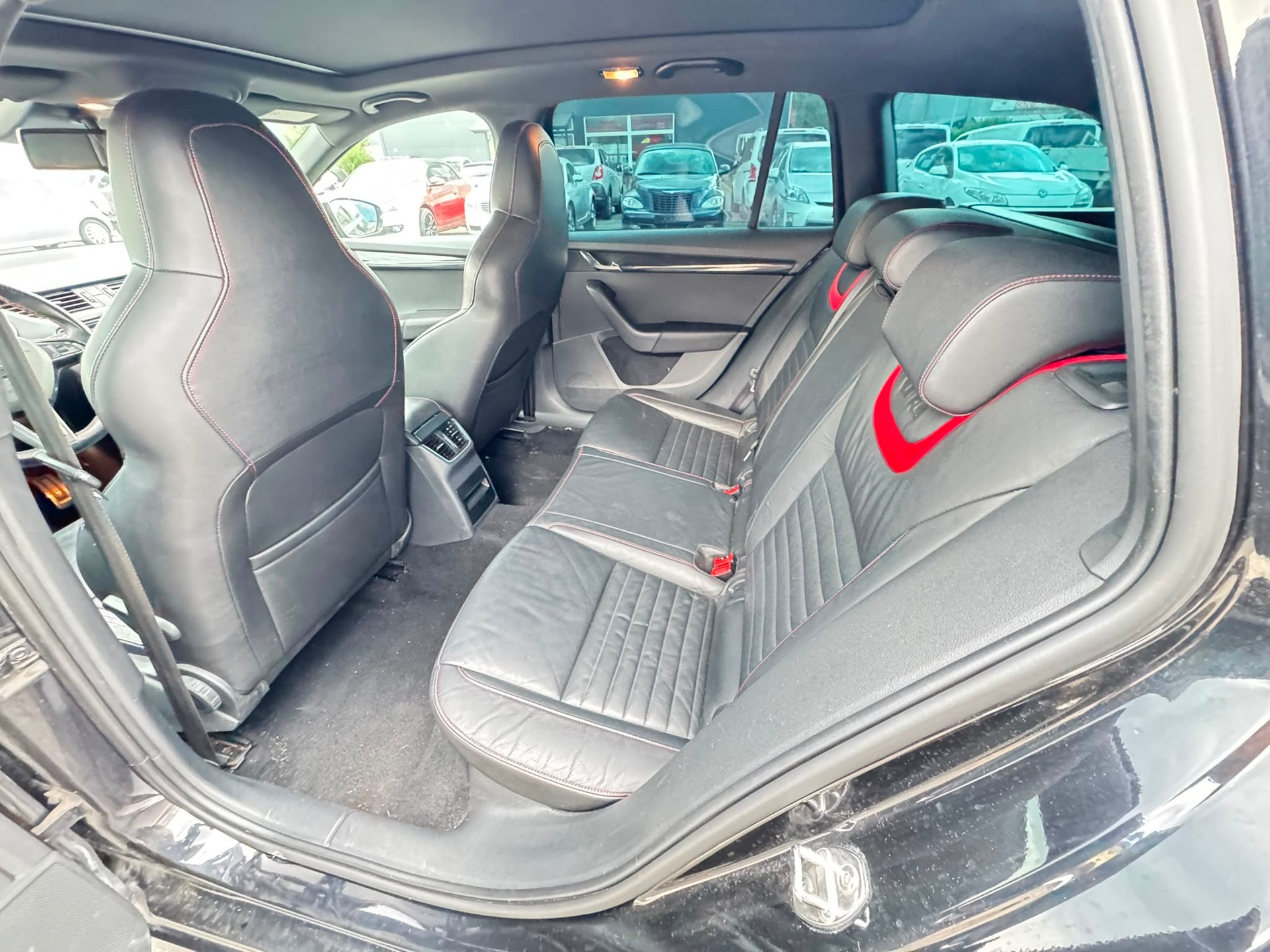 SKODA Octavia Combi 2.0 TSI RS DSG-image-9