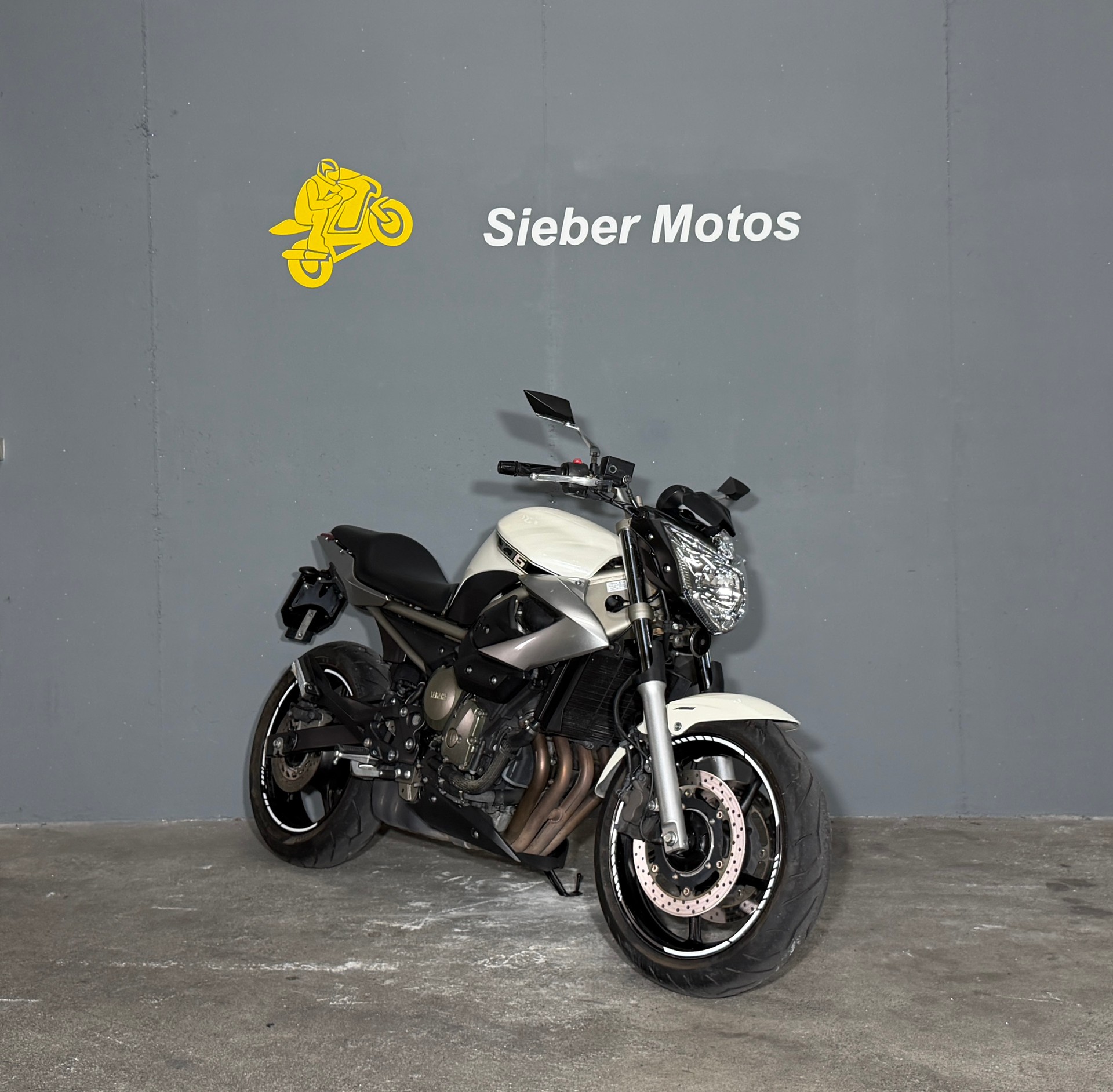 YAMAHA XJ6N ABS-showroom-element-1