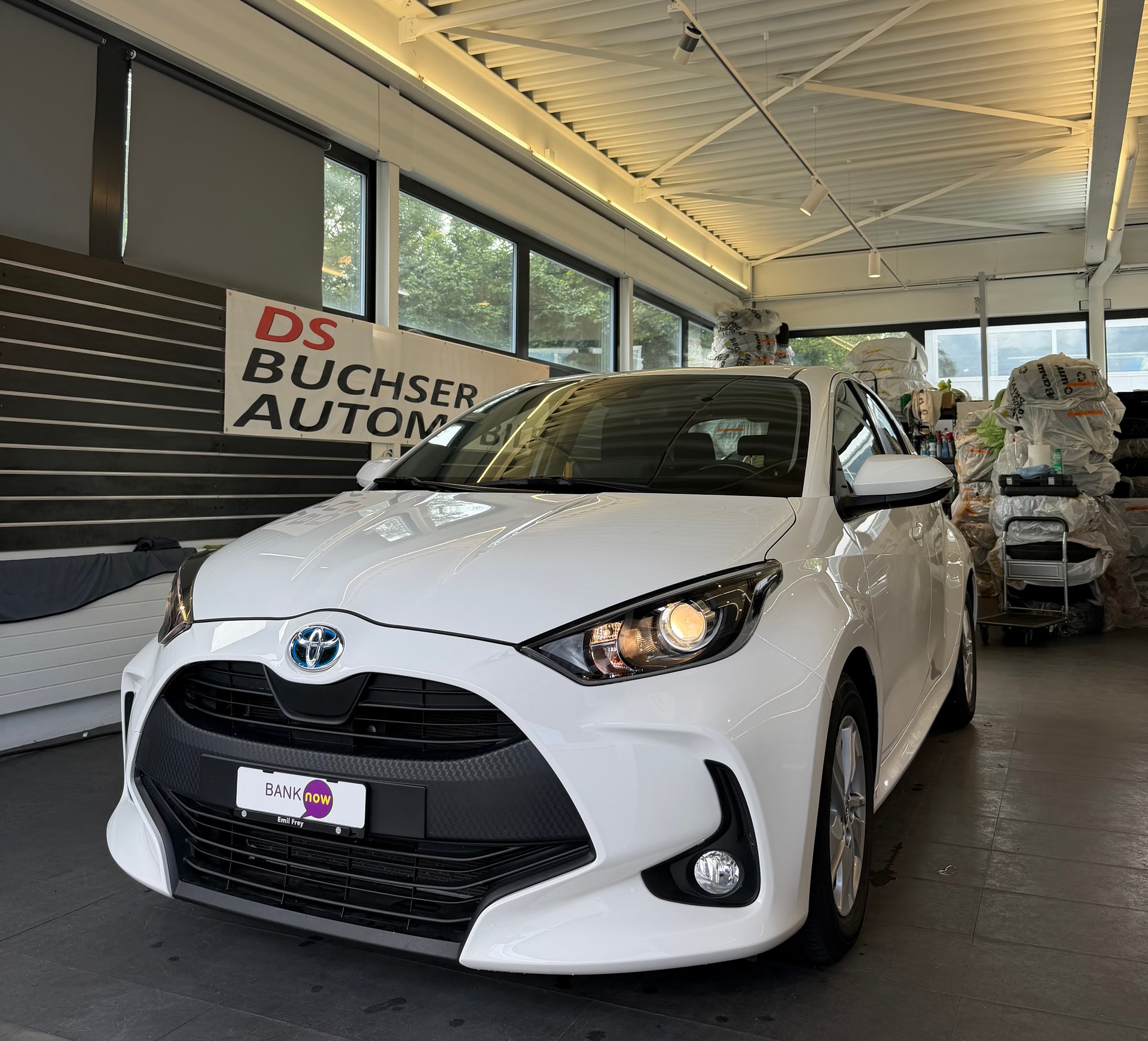 TOYOTA Yaris 1.5 VVT-i HSD Comfort-image-1