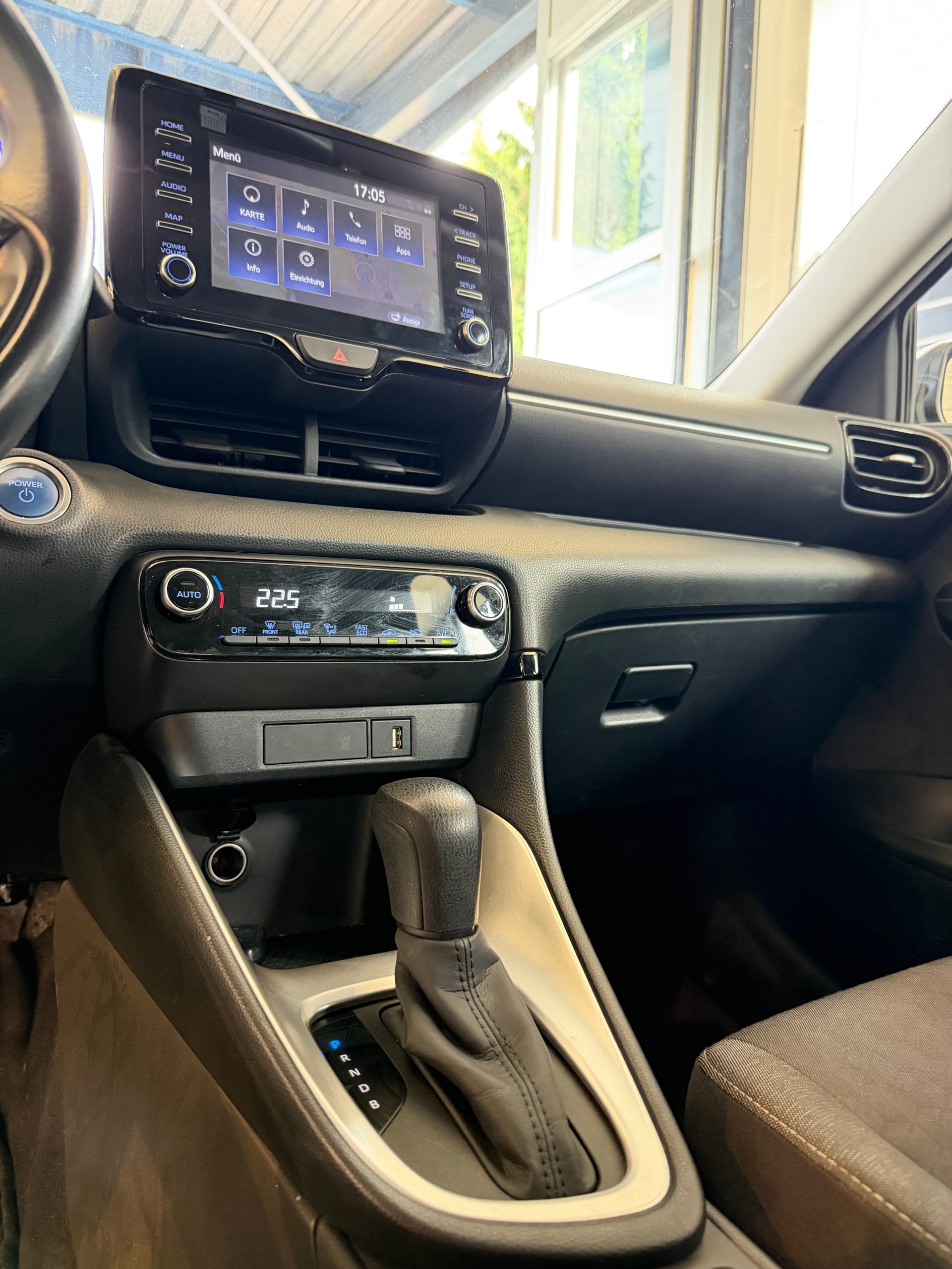 TOYOTA Yaris 1.5 VVT-i HSD Comfort-image-13