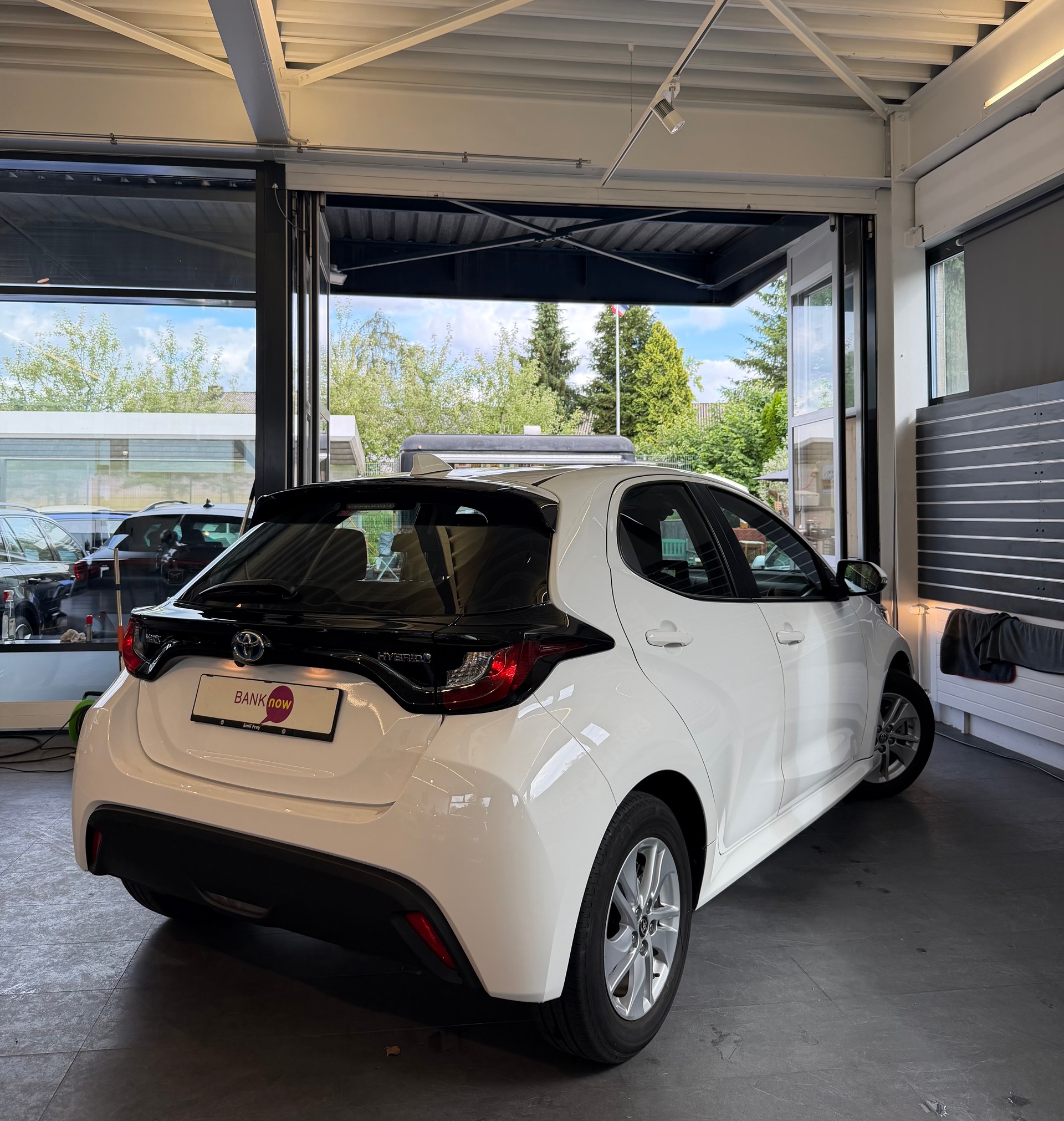TOYOTA Yaris 1.5 VVT-i HSD Comfort-image-3