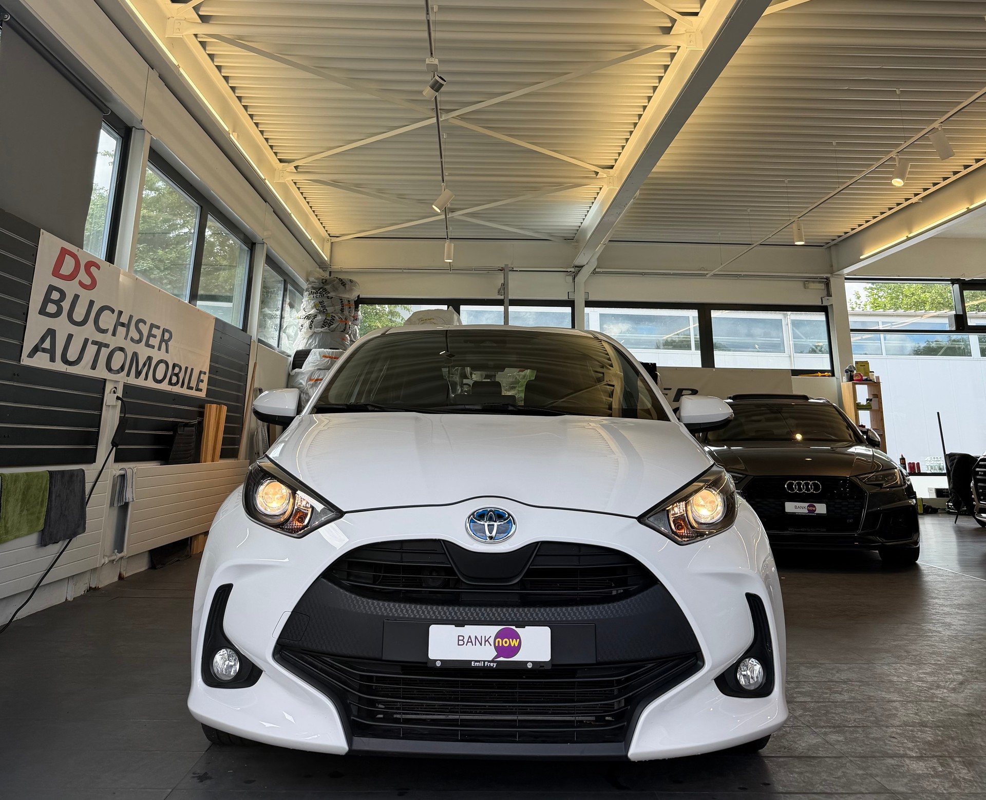 TOYOTA Yaris 1.5 VVT-i HSD Comfort-image-2