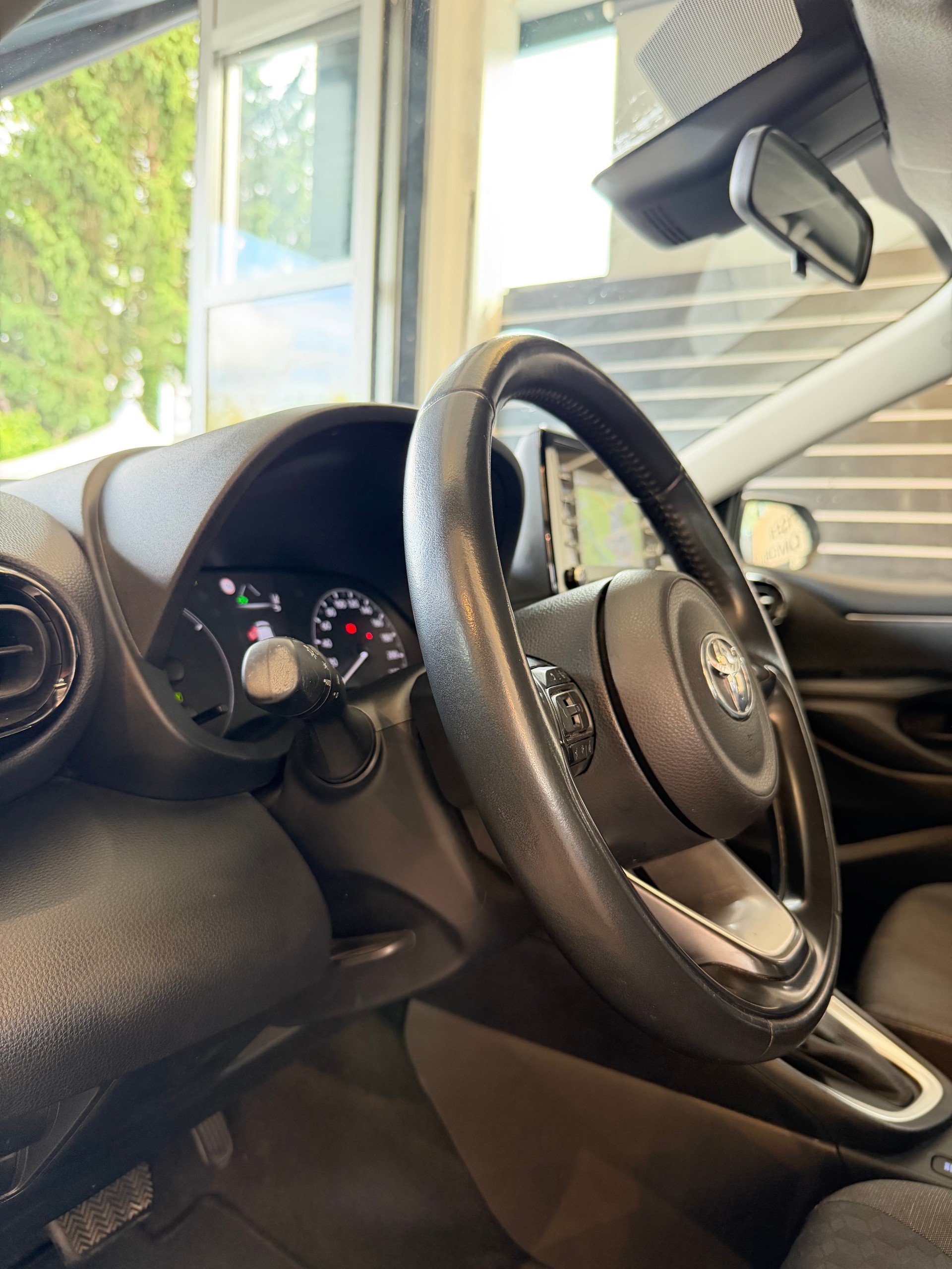 TOYOTA Yaris 1.5 VVT-i HSD Comfort-image-10