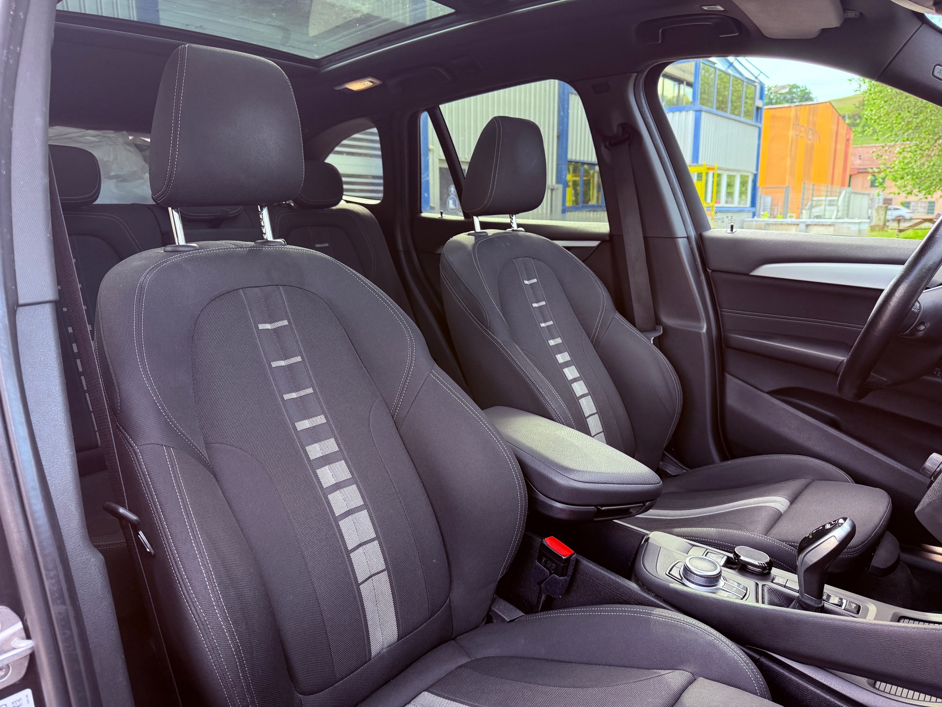 BMW X1 xDrive 20i Essential Edition Steptronic-image-12