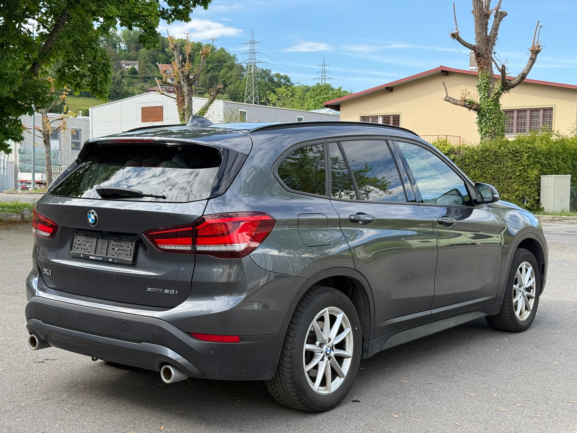 BMW X1 xDrive 20i Essential Edition Steptronic-image-4