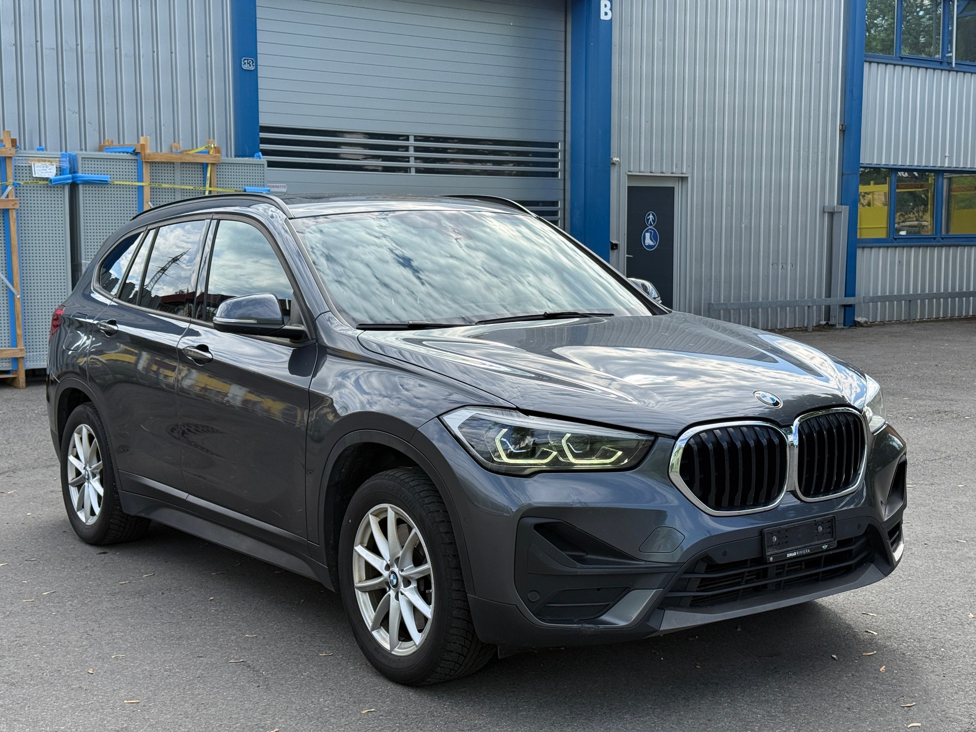 BMW X1 xDrive 20i Essential Edition Steptronic-image-2