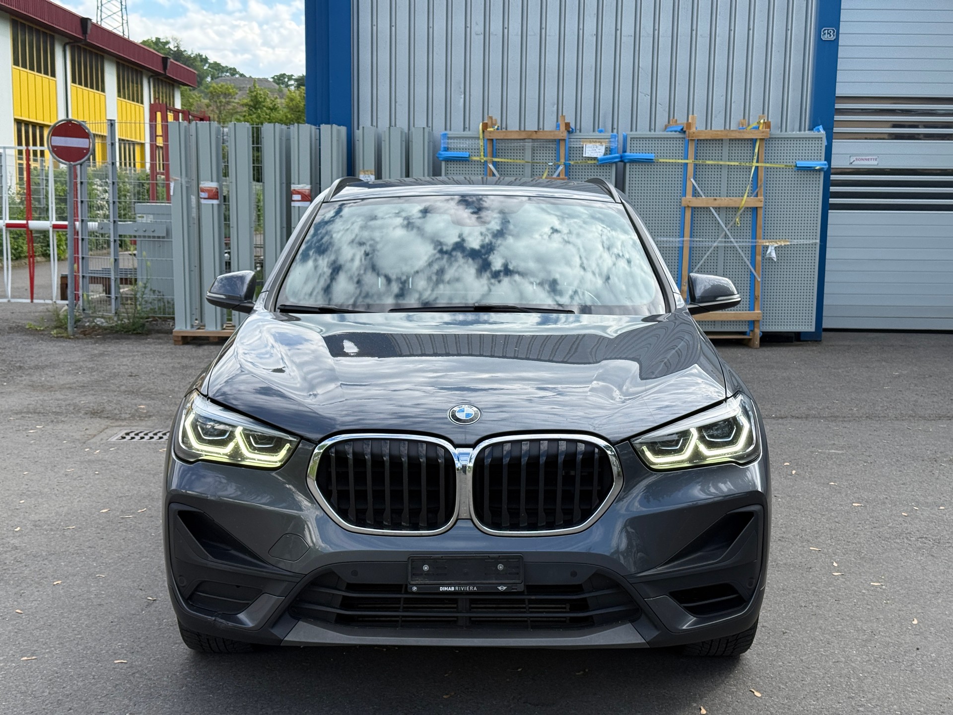 BMW X1 xDrive 20i Essential Edition Steptronic-image-1