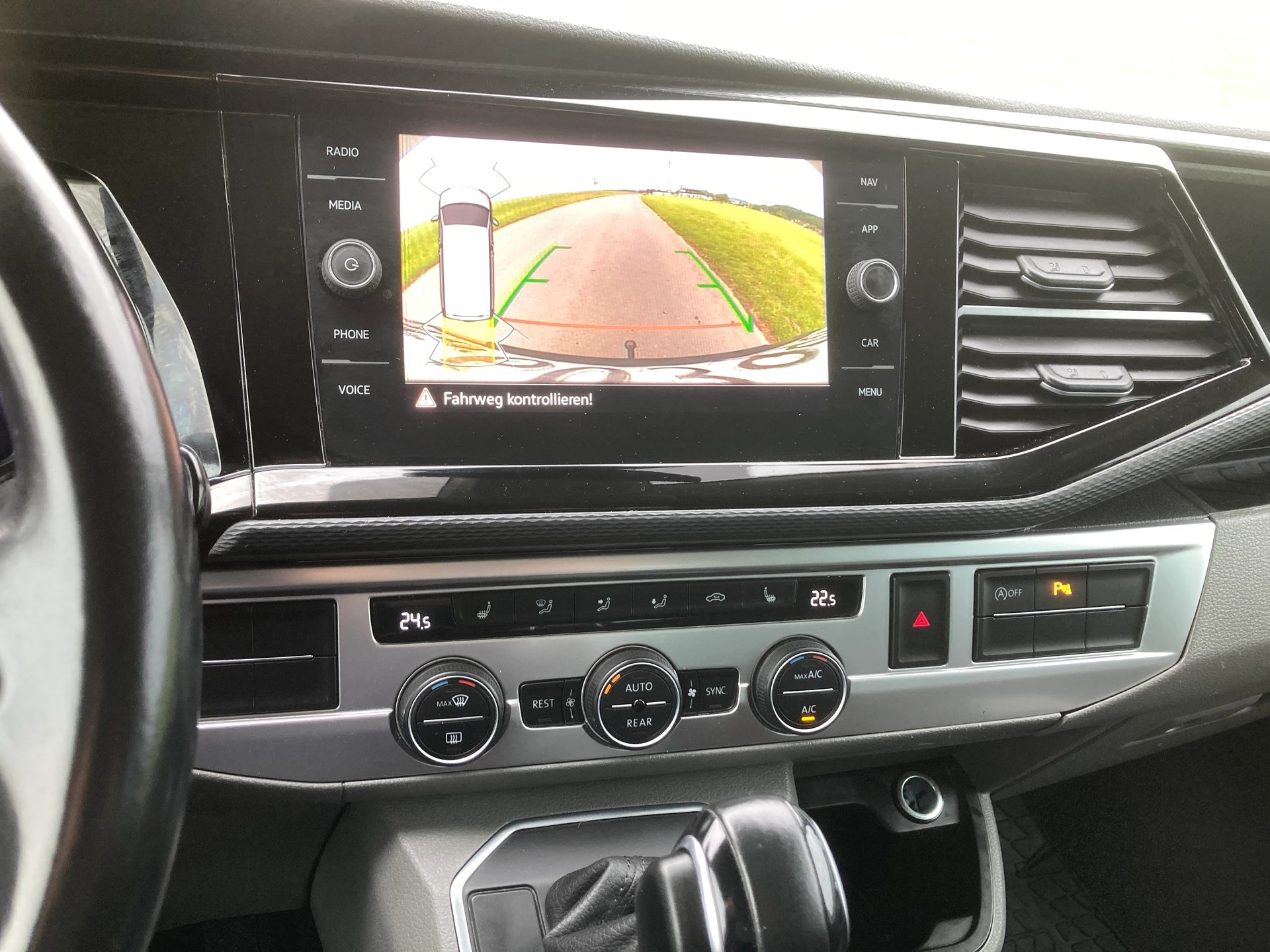 VW T6.1 2.0 TDI DSG 8 Sitzer mit Anhängerkupplung-image-14