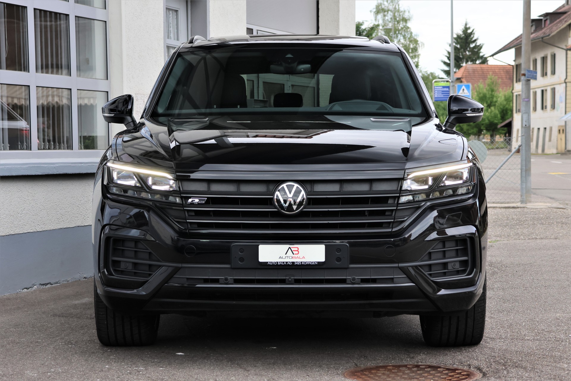 VW Touareg 3.0 TDI R Line Tiptronic "BlackStyle" + 3.5T AHK-image-1