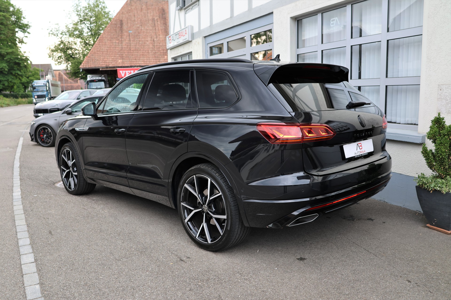 VW Touareg 3.0 TDI R Line Tiptronic "BlackStyle" + 3.5T AHK-image-6
