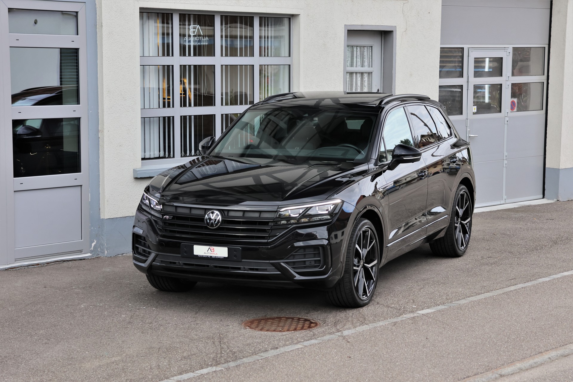 VW Touareg 3.0 TDI R Line Tiptronic "BlackStyle" + 3.5T AHK-image-0