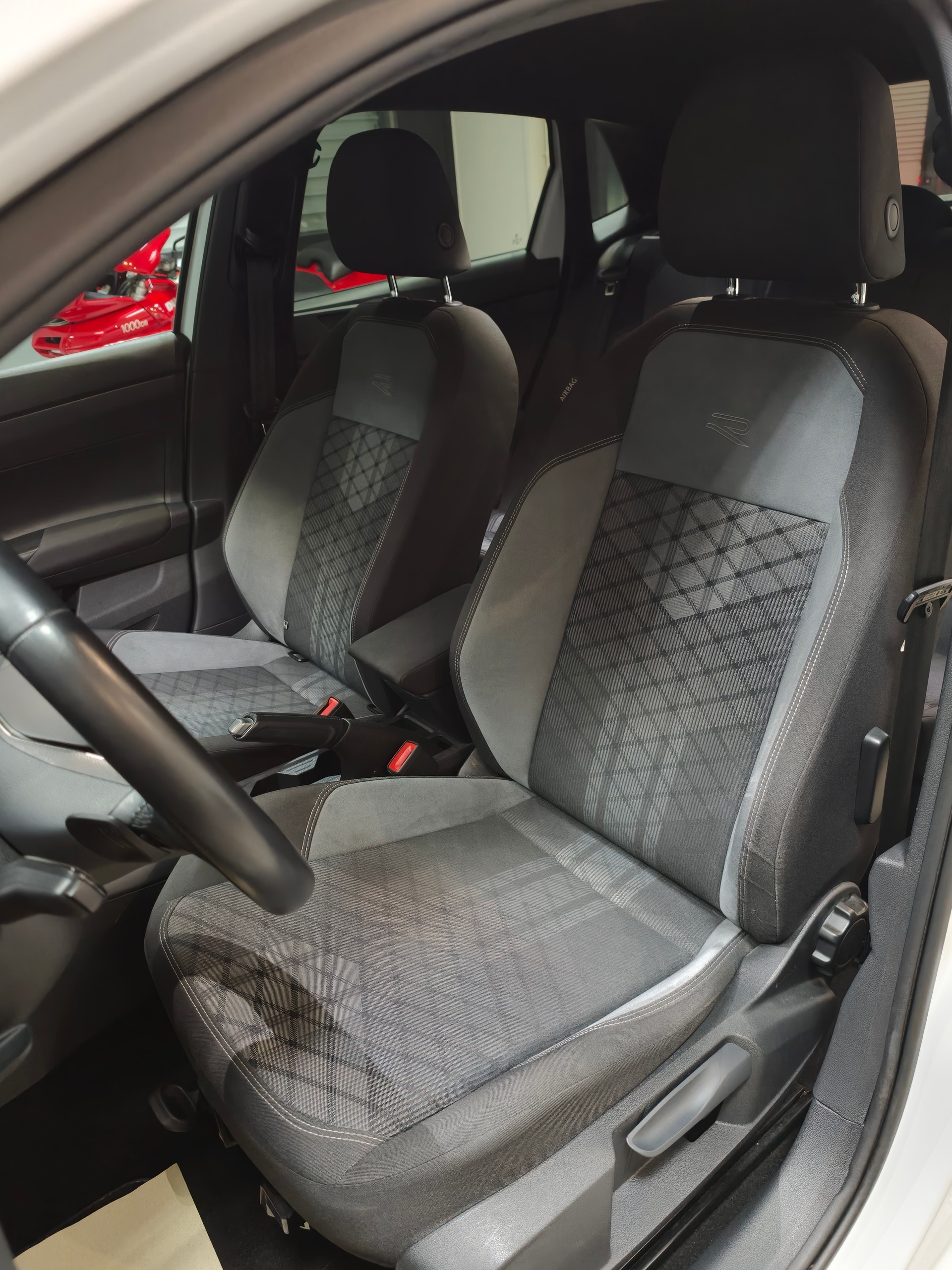 VW Polo 1.0 TSI R-Line DSG-image-8