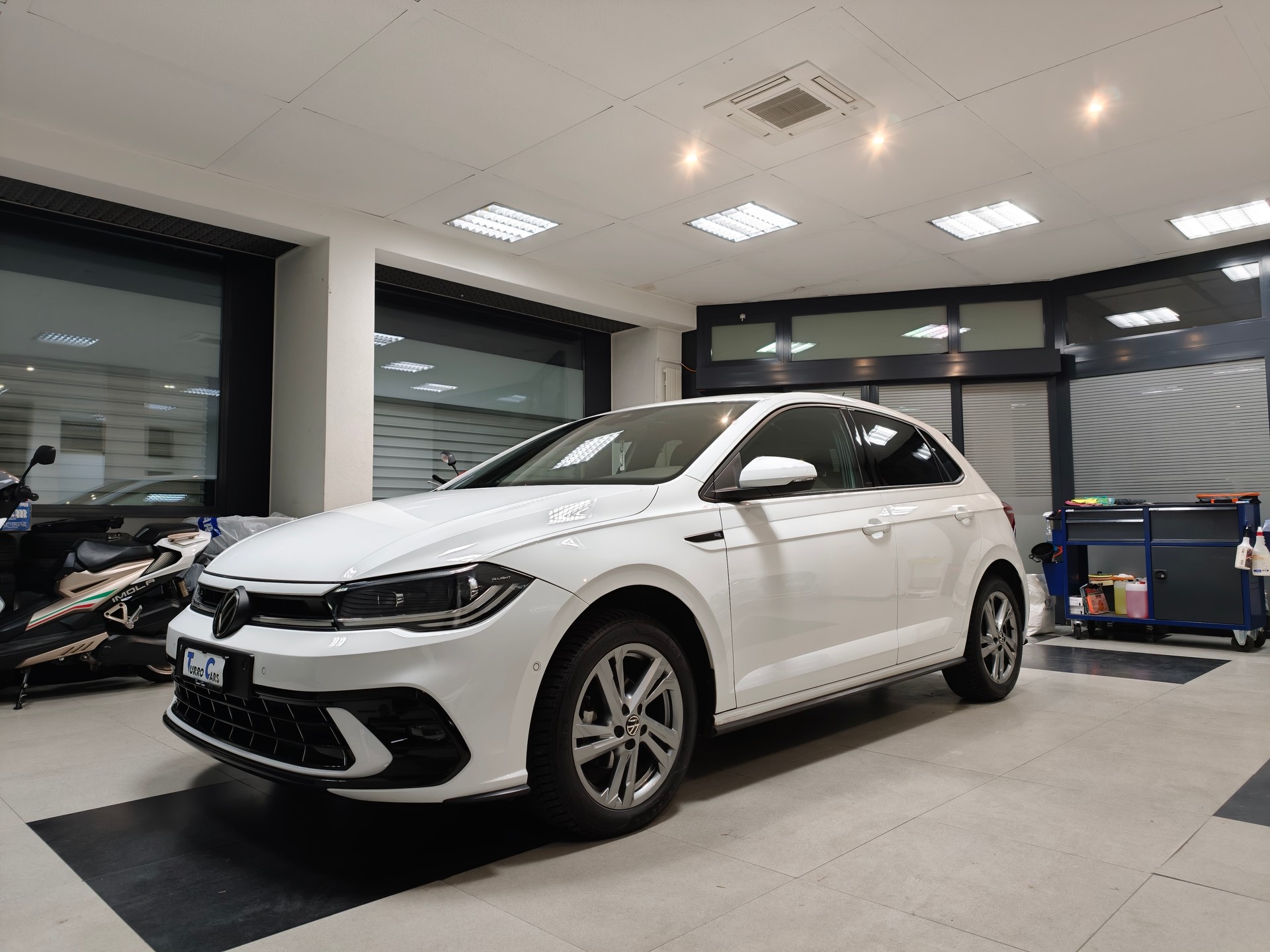 VW Polo 1.0 TSI R-Line DSG-image-2