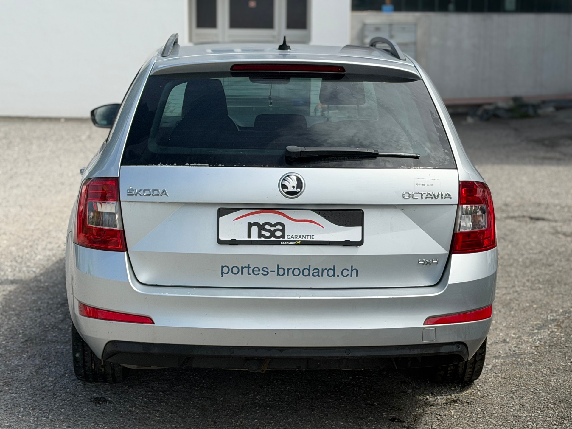 SKODA Octavia Combi 2.0 TDI Swiss Joy 4x4-image-2