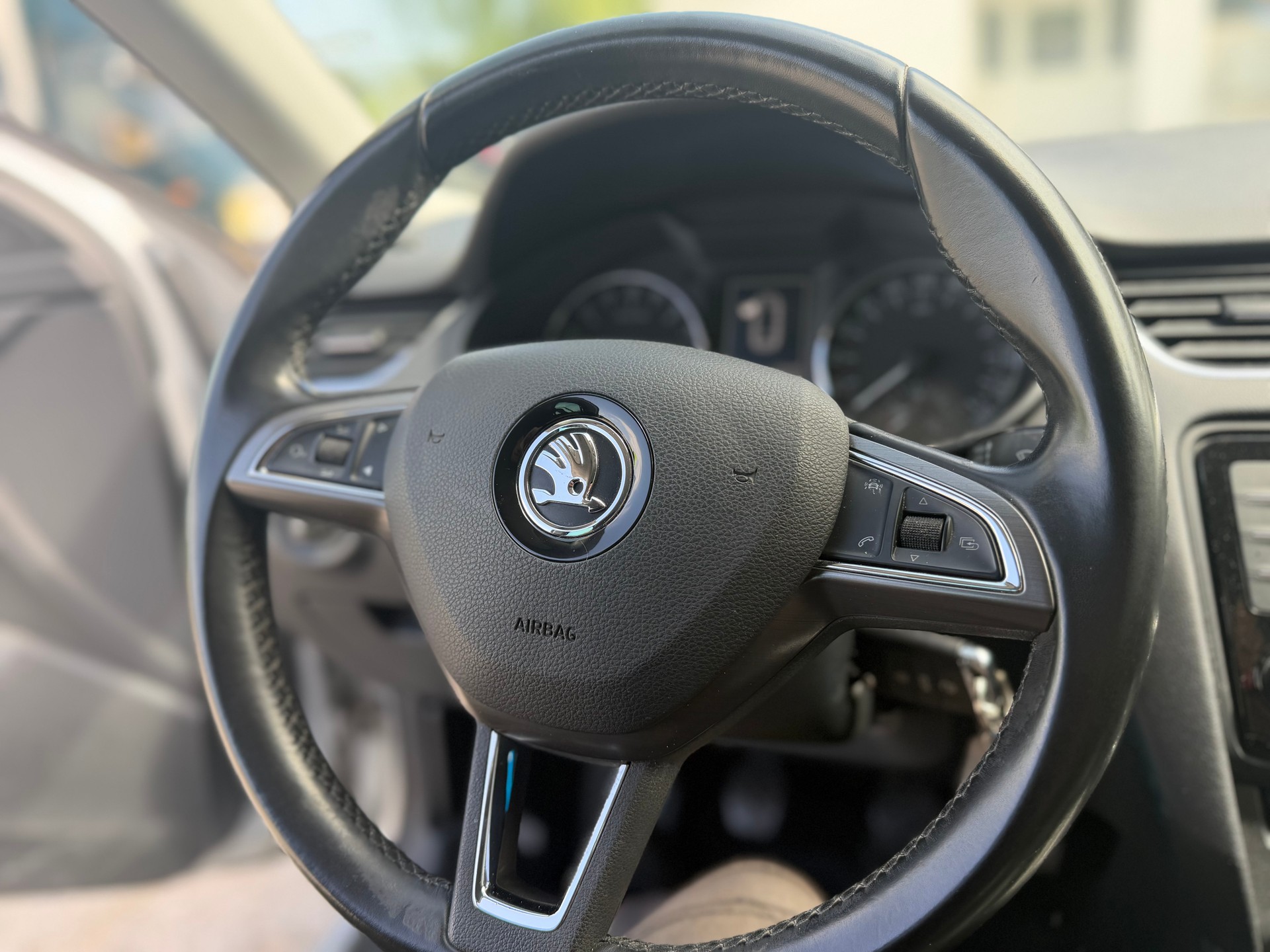 SKODA Octavia Combi 2.0 TDI Swiss Joy 4x4-image-6