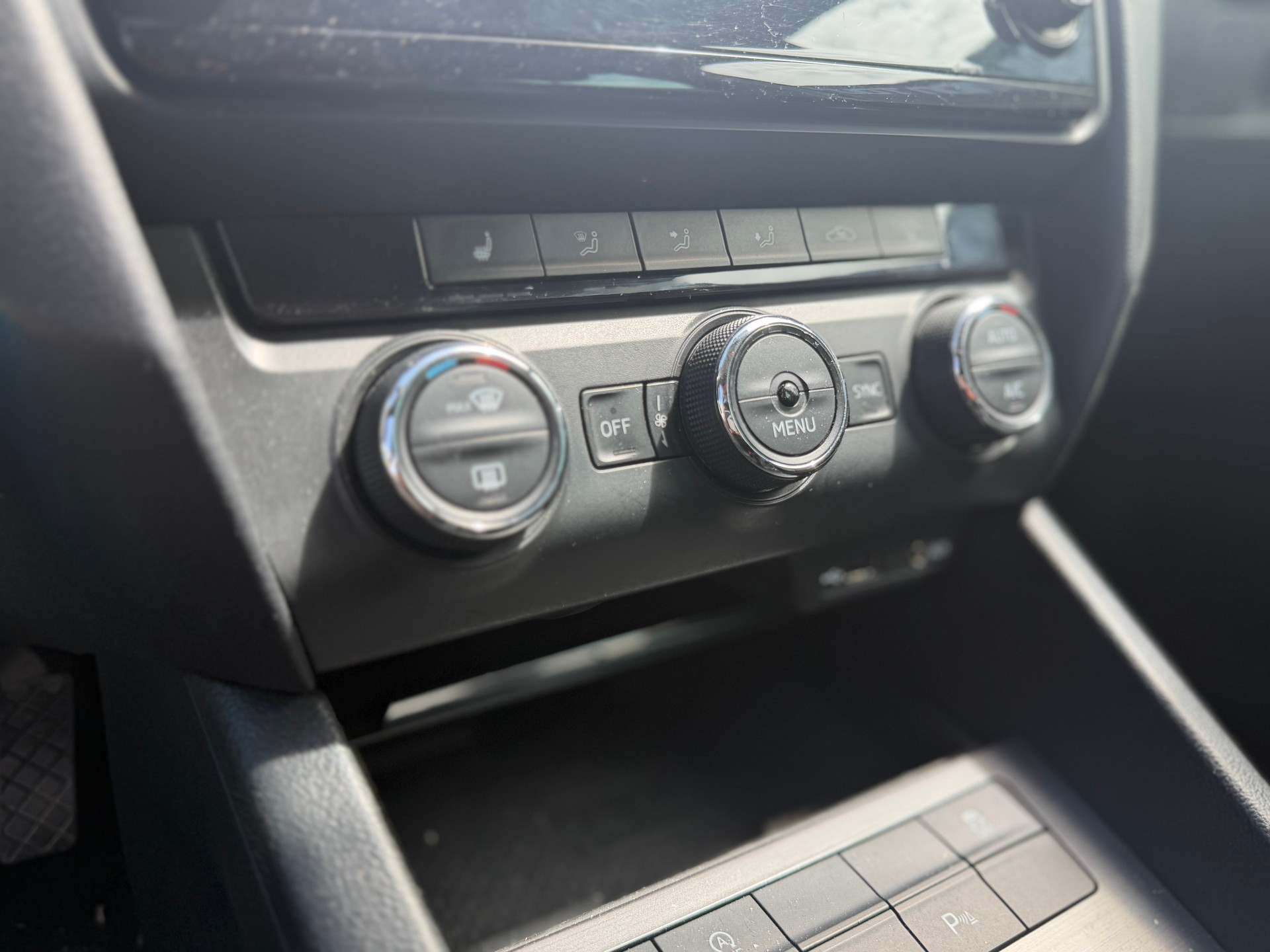 SKODA Octavia Combi 2.0 TDI Swiss Joy 4x4-image-9