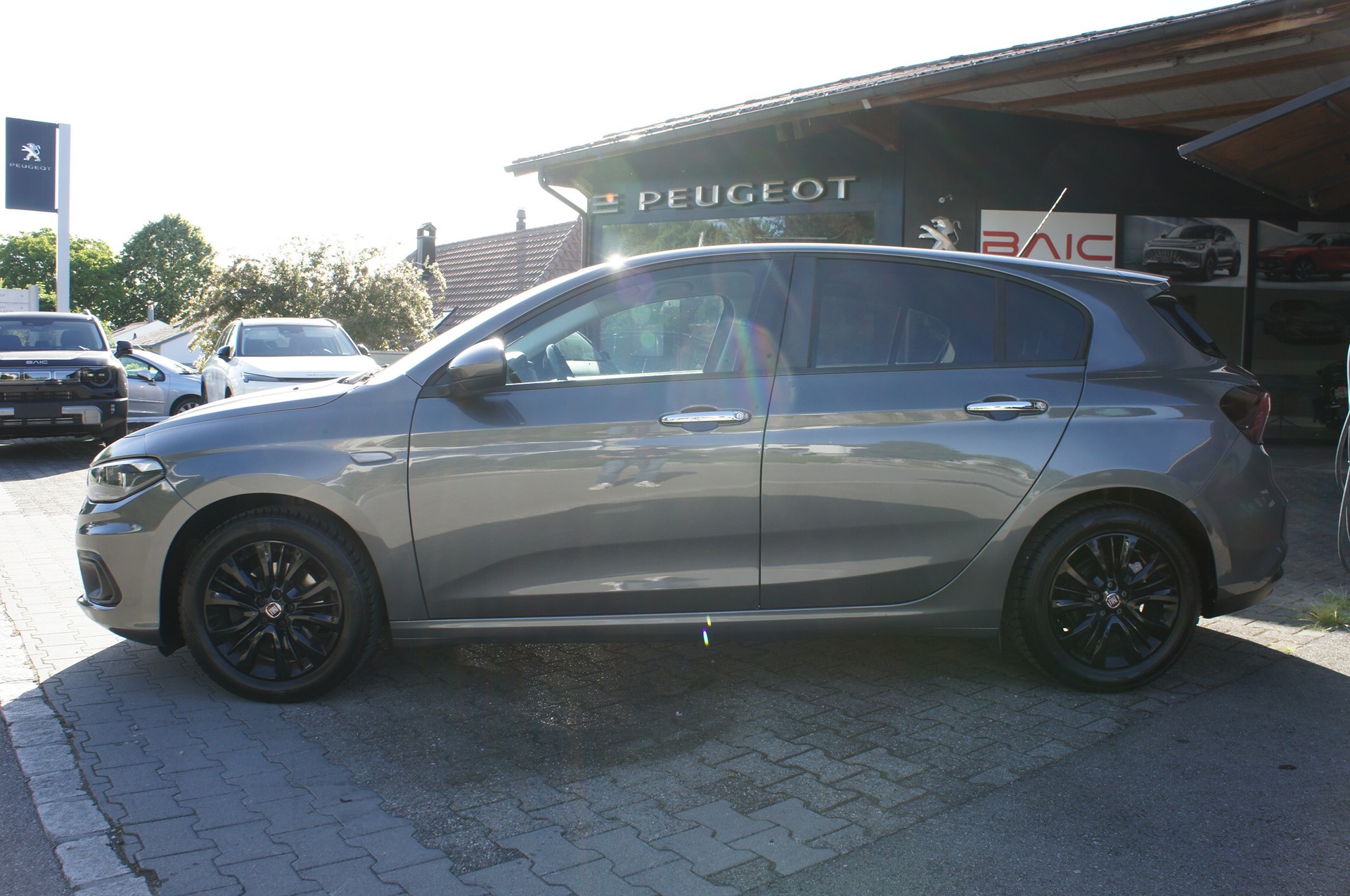 FIAT Tipo 1.4T Street-image-1