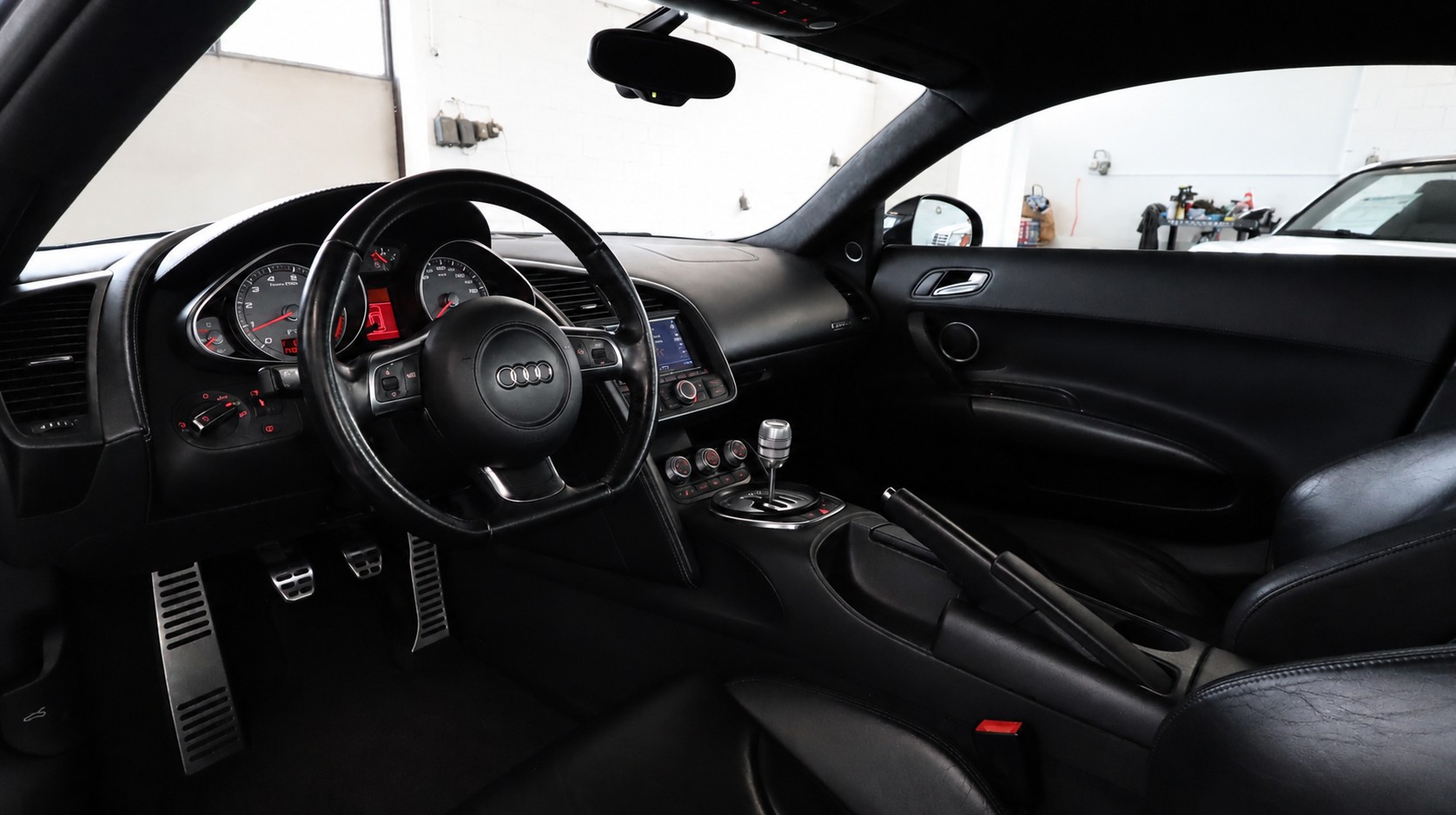 AUDI R8 Coupé 4.2 FSI V8 quattro-image-3