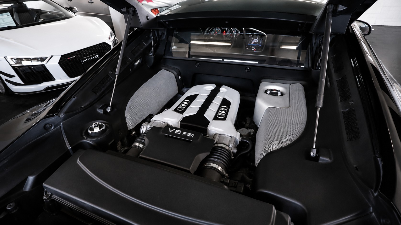 AUDI R8 Coupé 4.2 FSI V8 quattro-image-17