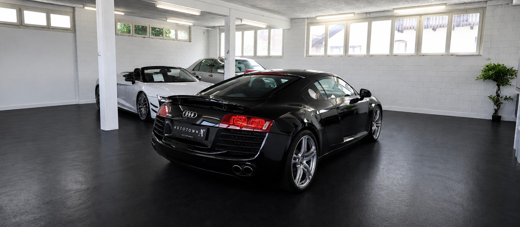 AUDI R8 Coupé 4.2 FSI V8 quattro-image-1